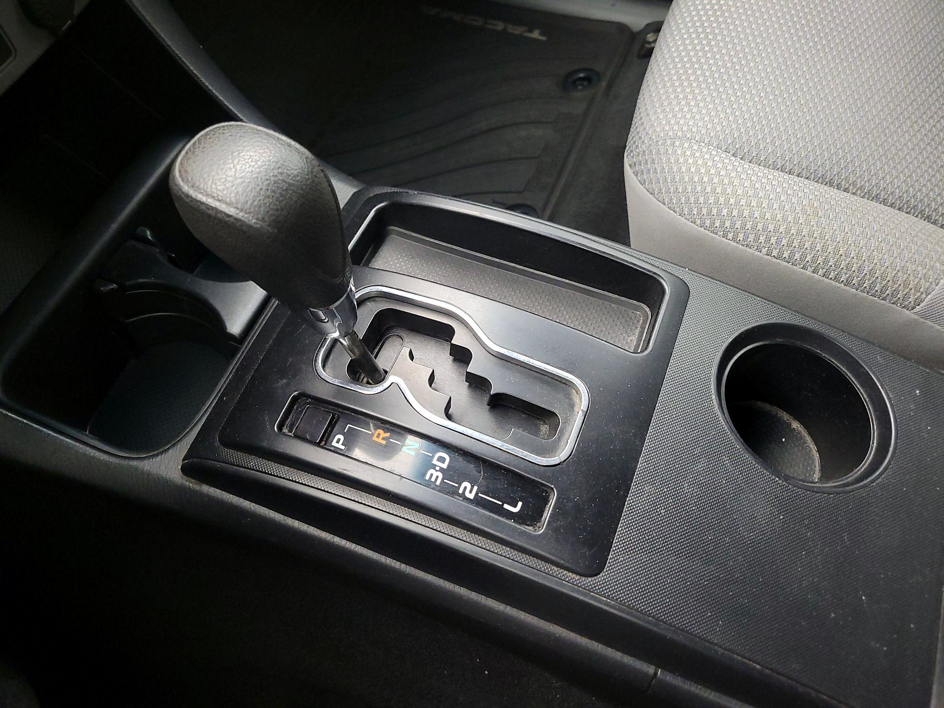 Thumbnail: 2015 Toyota Tacoma - 16