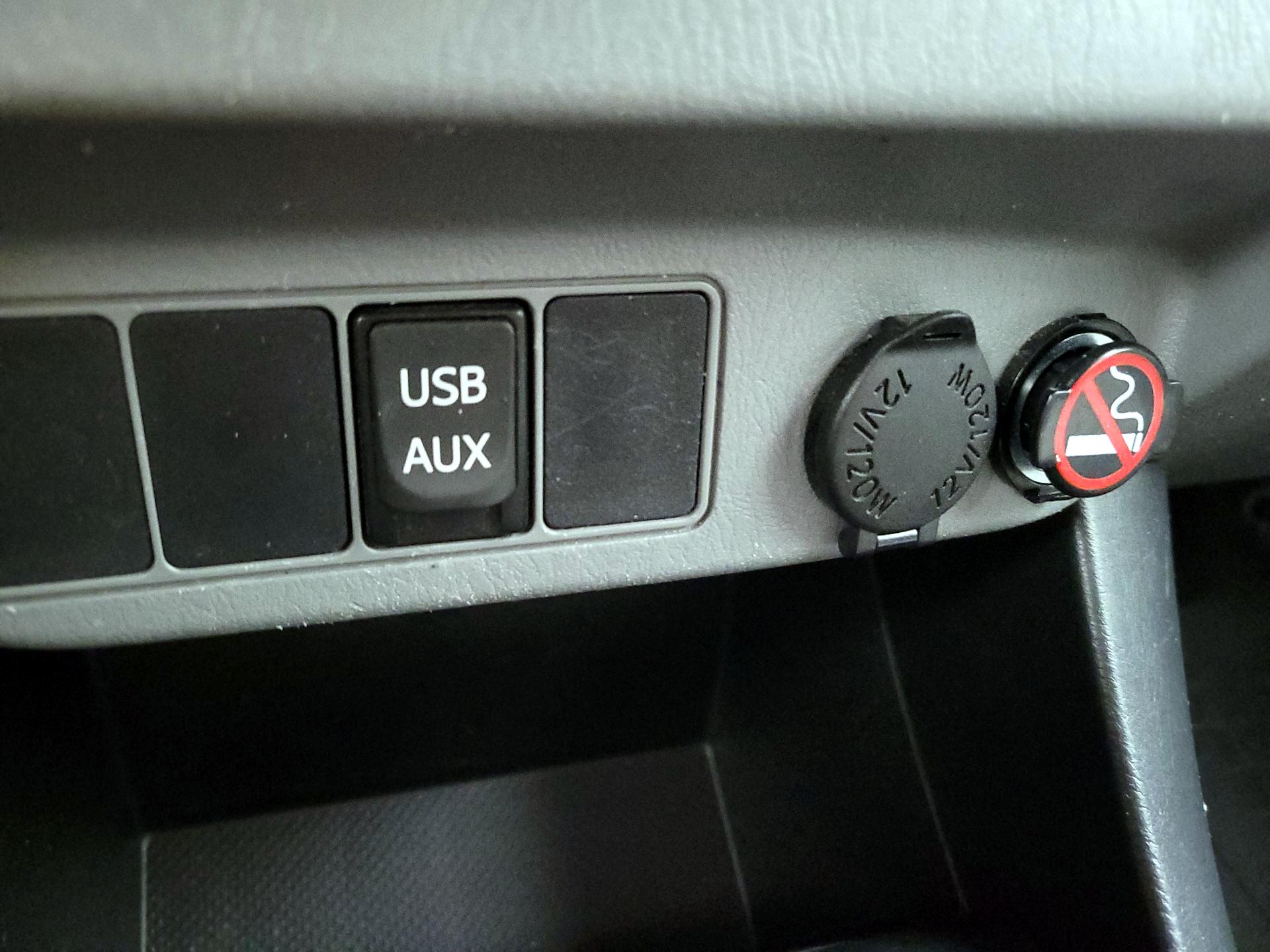 Thumbnail: 2015 Toyota Tacoma - 17