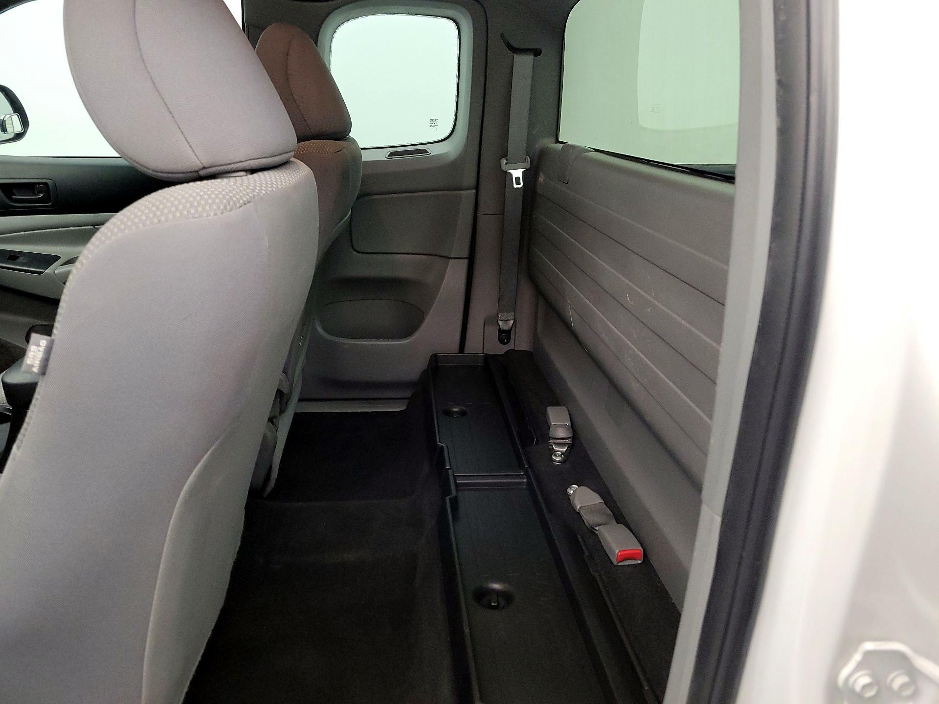 Thumbnail: 2015 Toyota Tacoma - 18