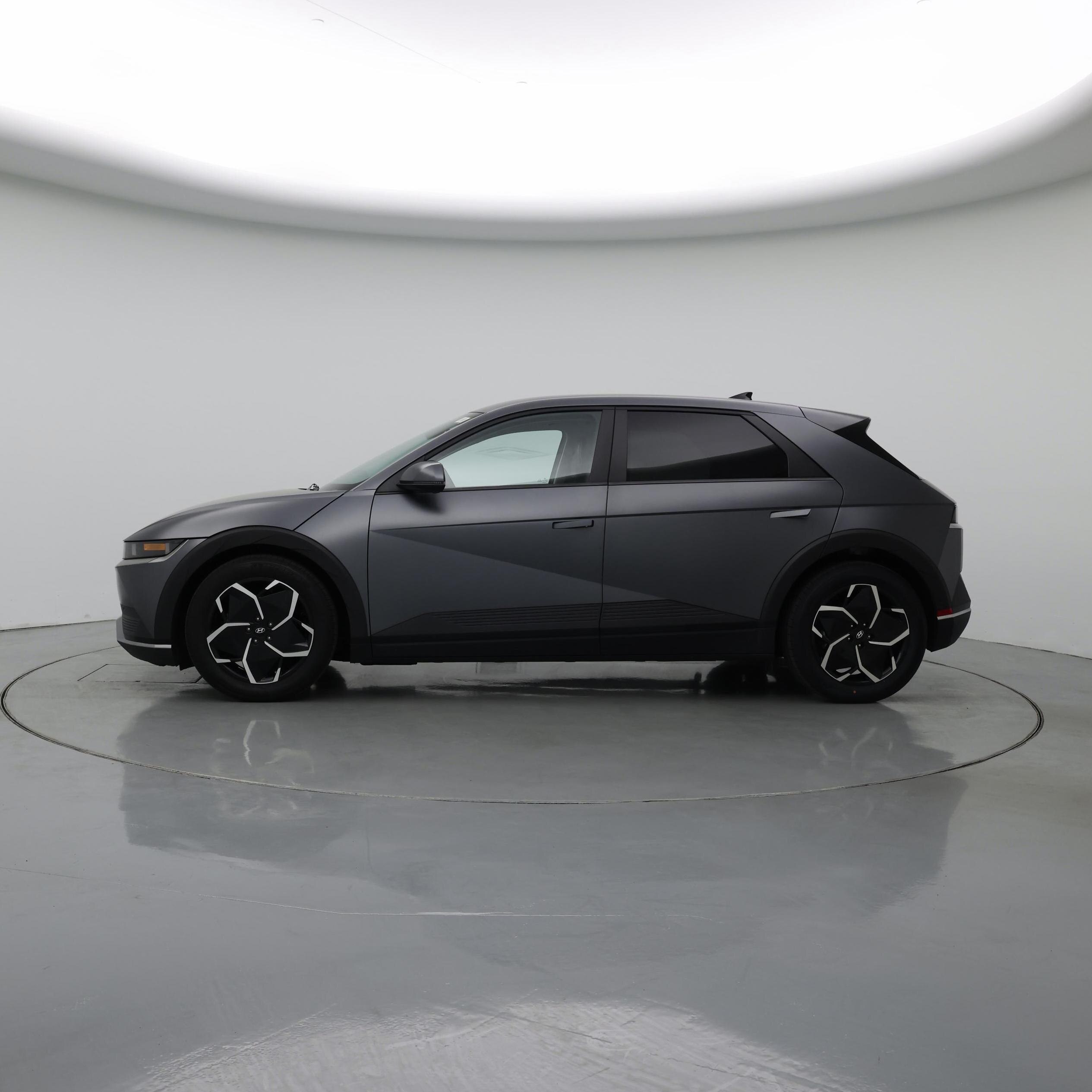 Thumbnail: 2022 Hyundai Ioniq 5 - 3