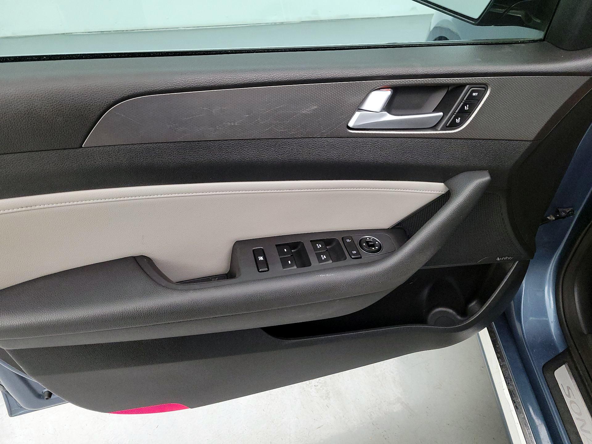 Thumbnail: 2015 Hyundai Sonata - 12