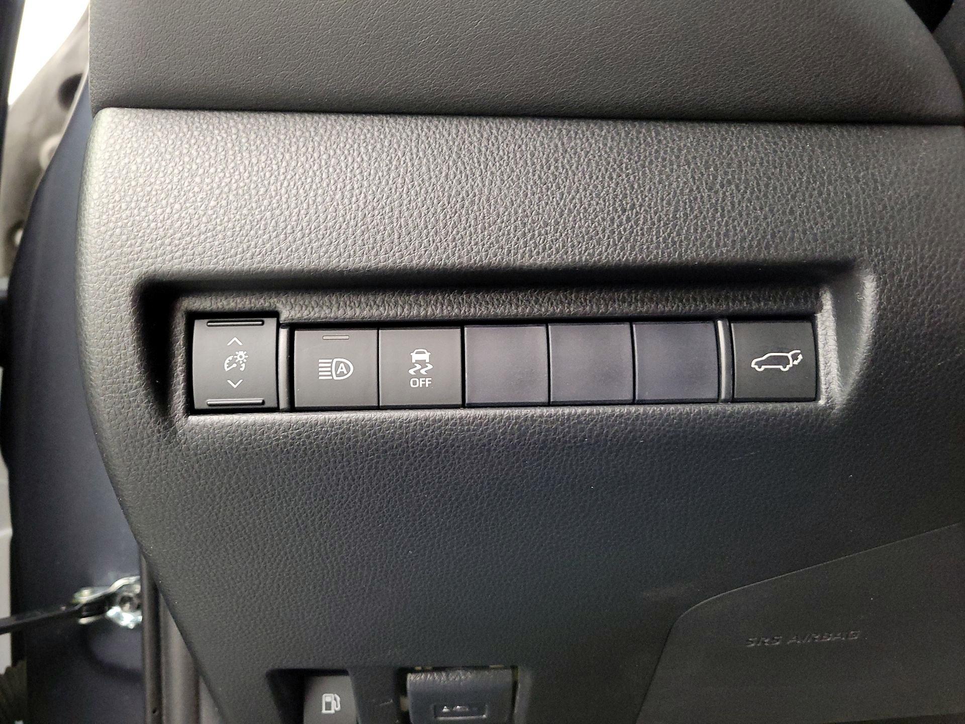 Thumbnail: 2021 Toyota Venza - 13