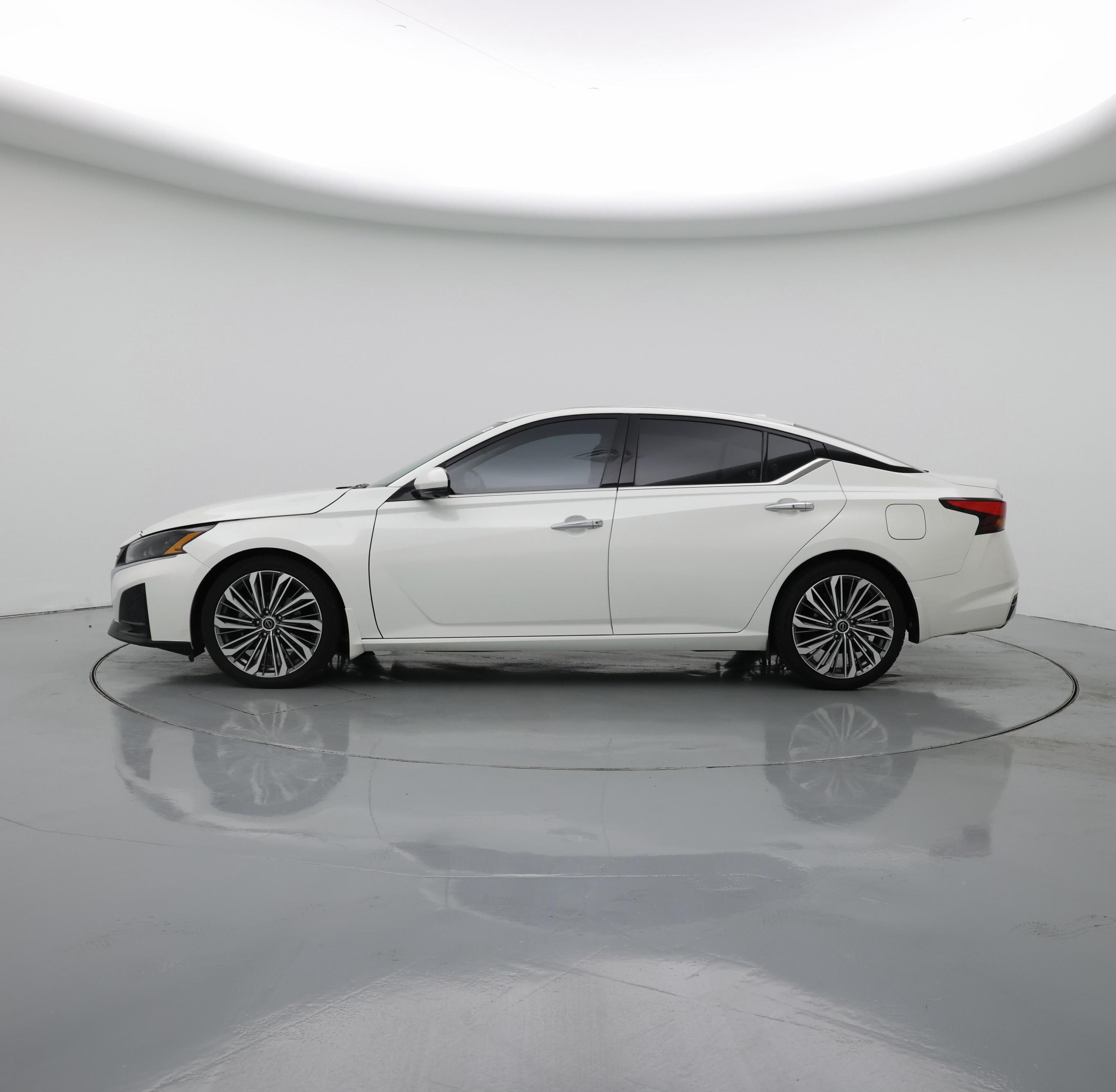 Thumbnail: 2023 Nissan Altima - 3