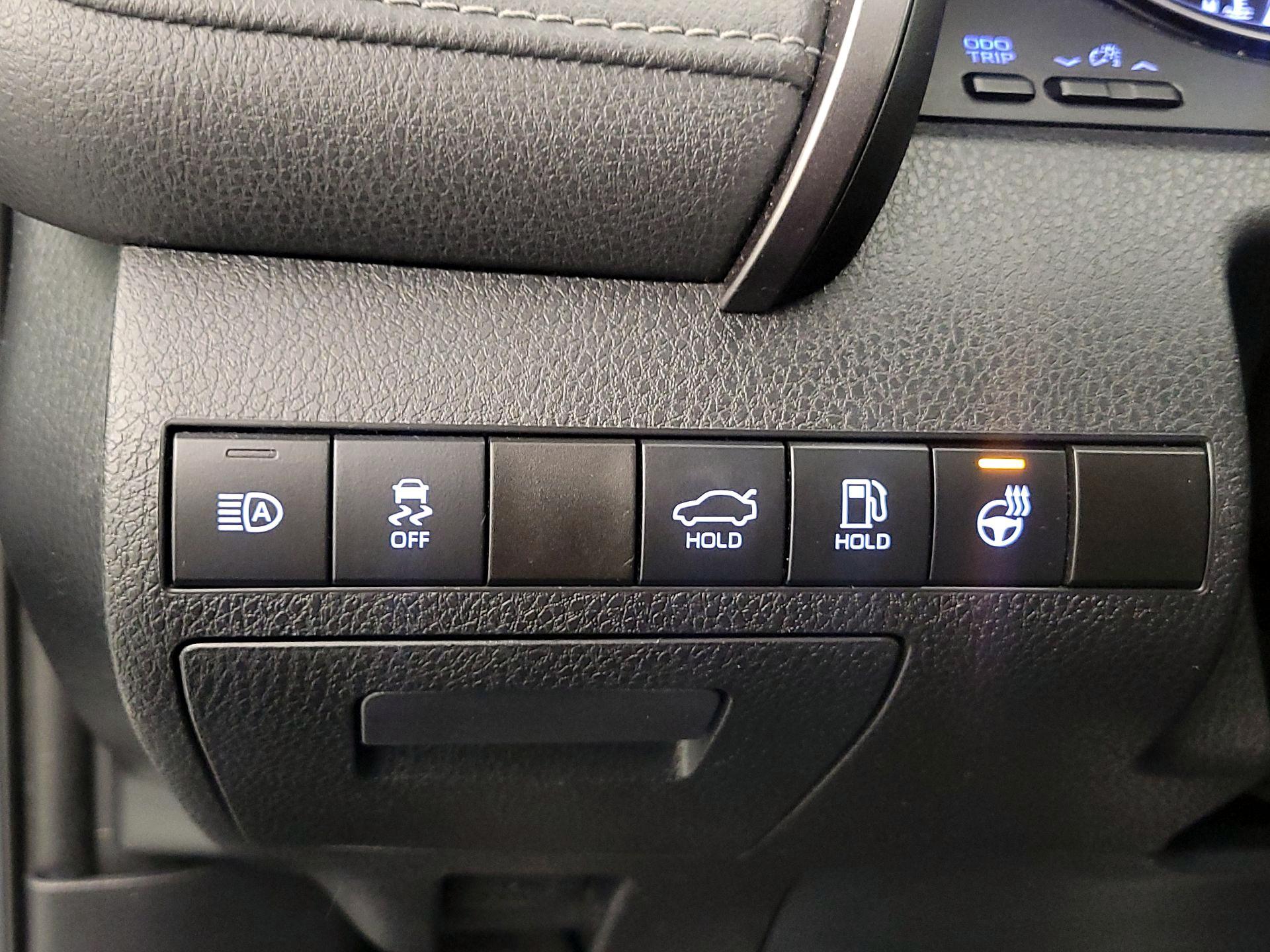 Thumbnail: 2021 Toyota Camry - 13