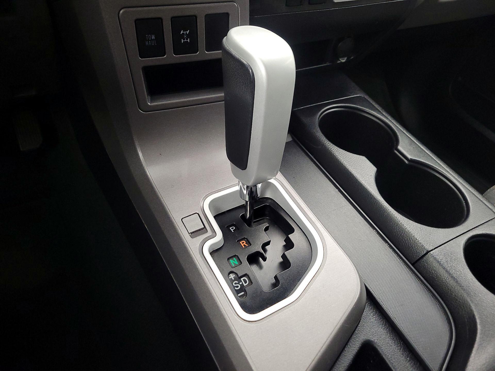 Thumbnail: 2015 Toyota Sequoia - 17