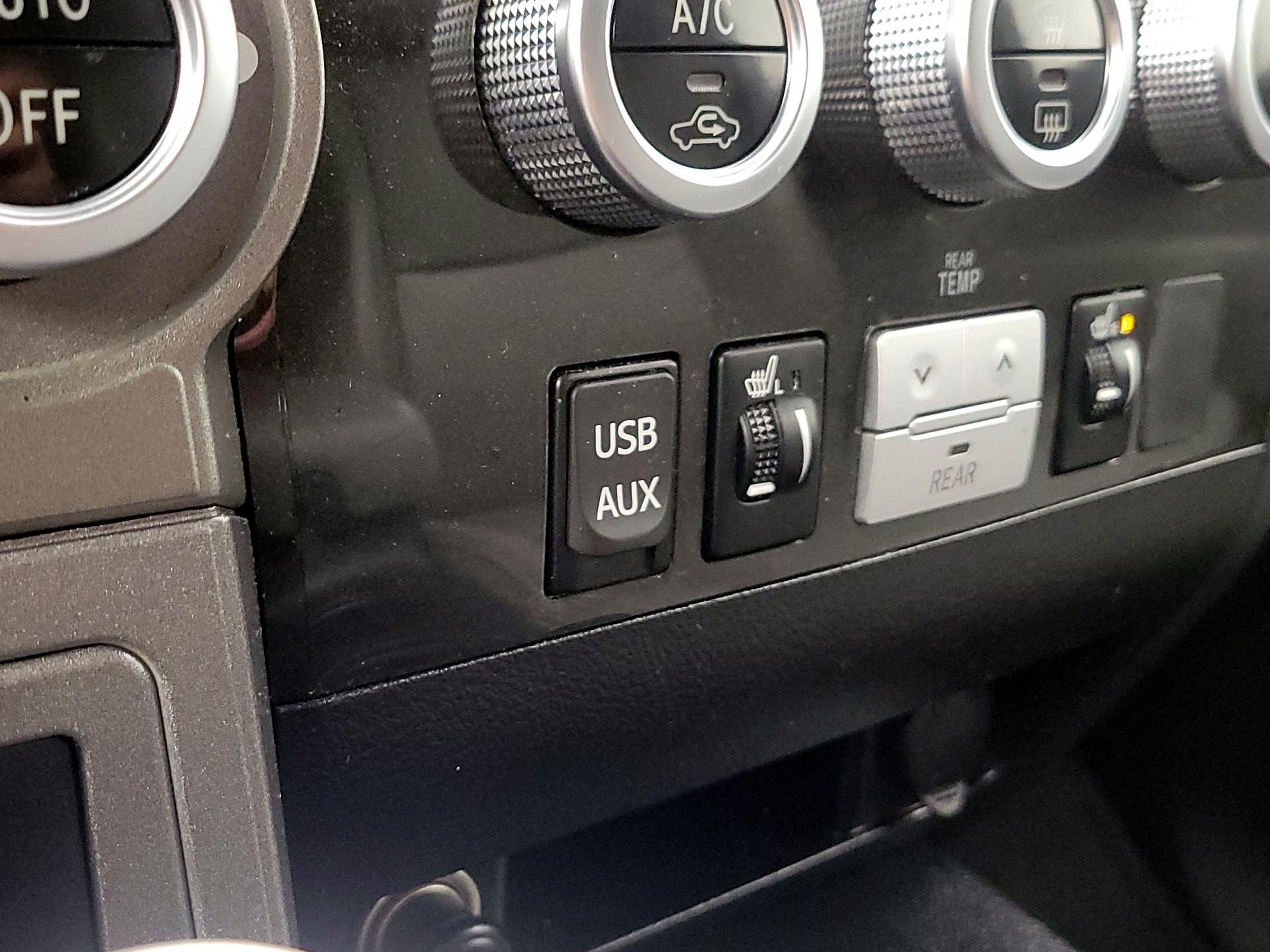 Thumbnail: 2015 Toyota Sequoia - 18