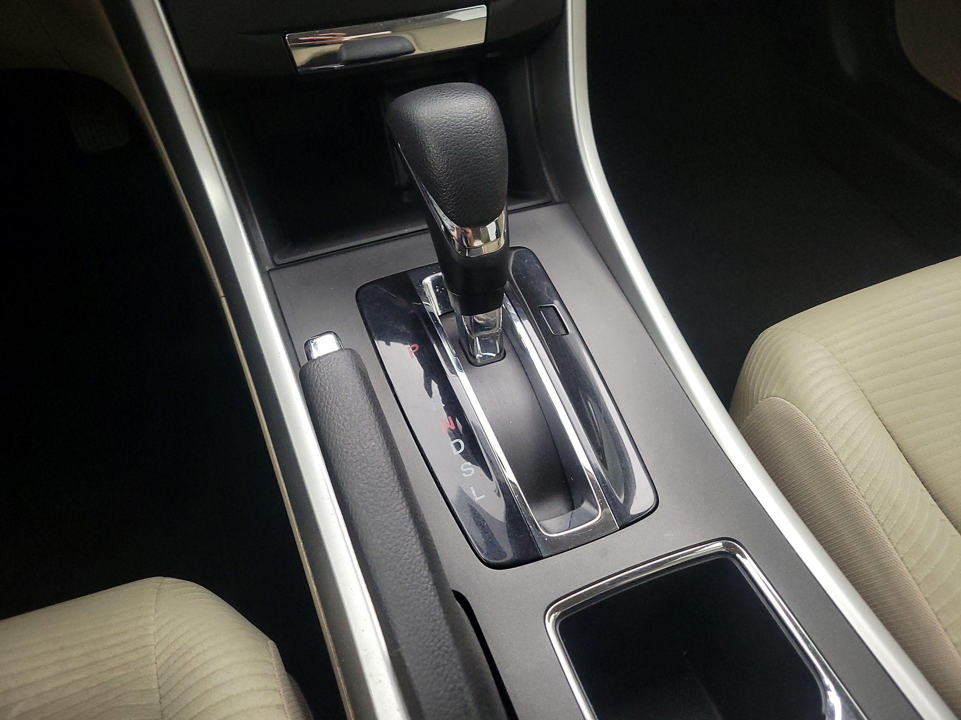 Thumbnail: 2015 Honda Accord - 17