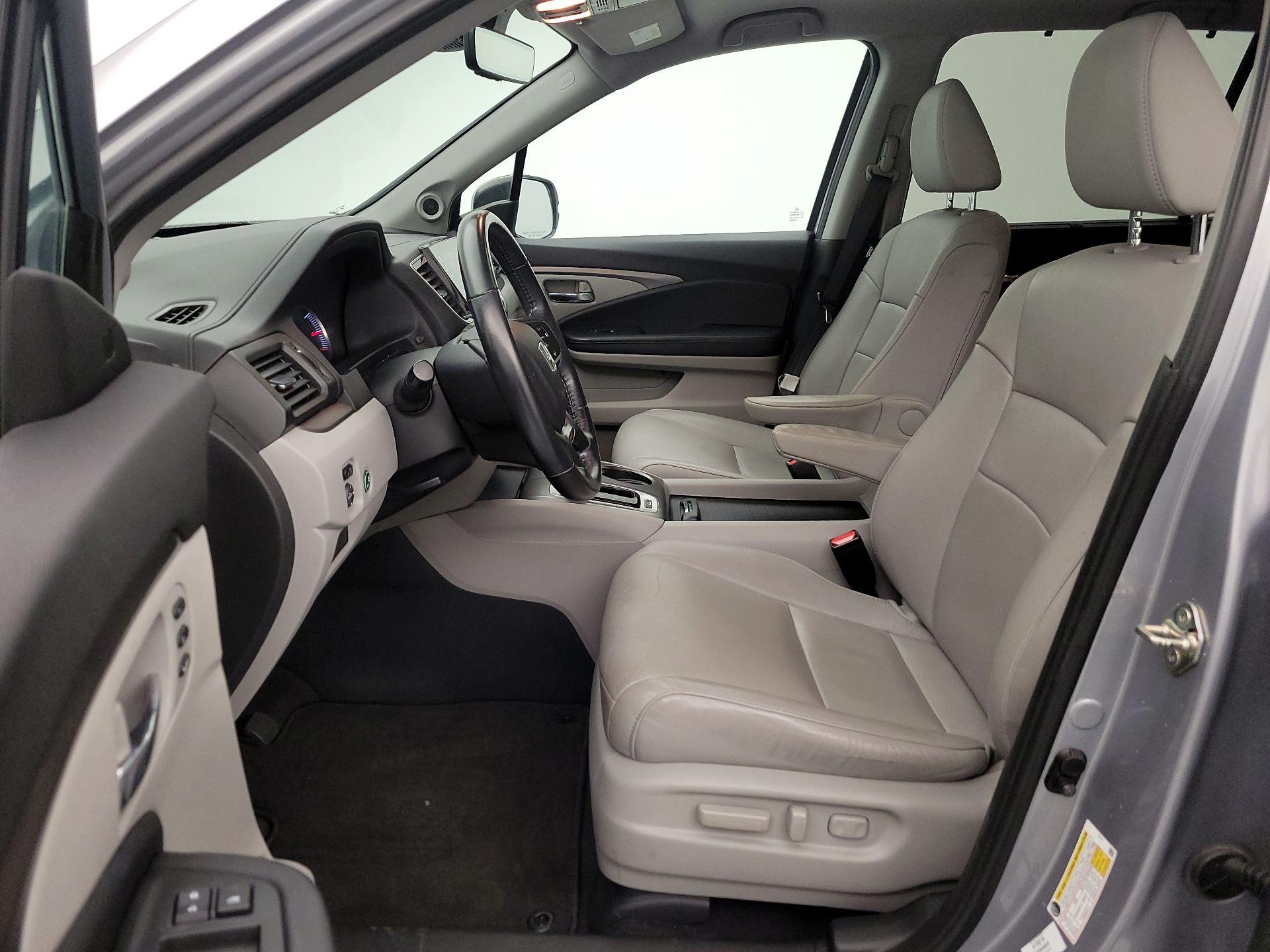 Thumbnail: 2019 Honda Pilot - 11