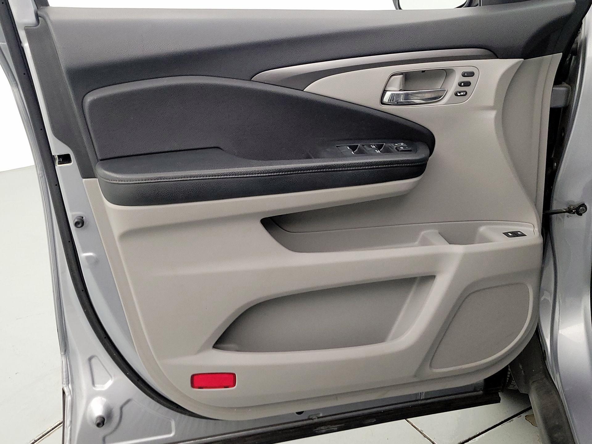 Thumbnail: 2019 Honda Pilot - 12