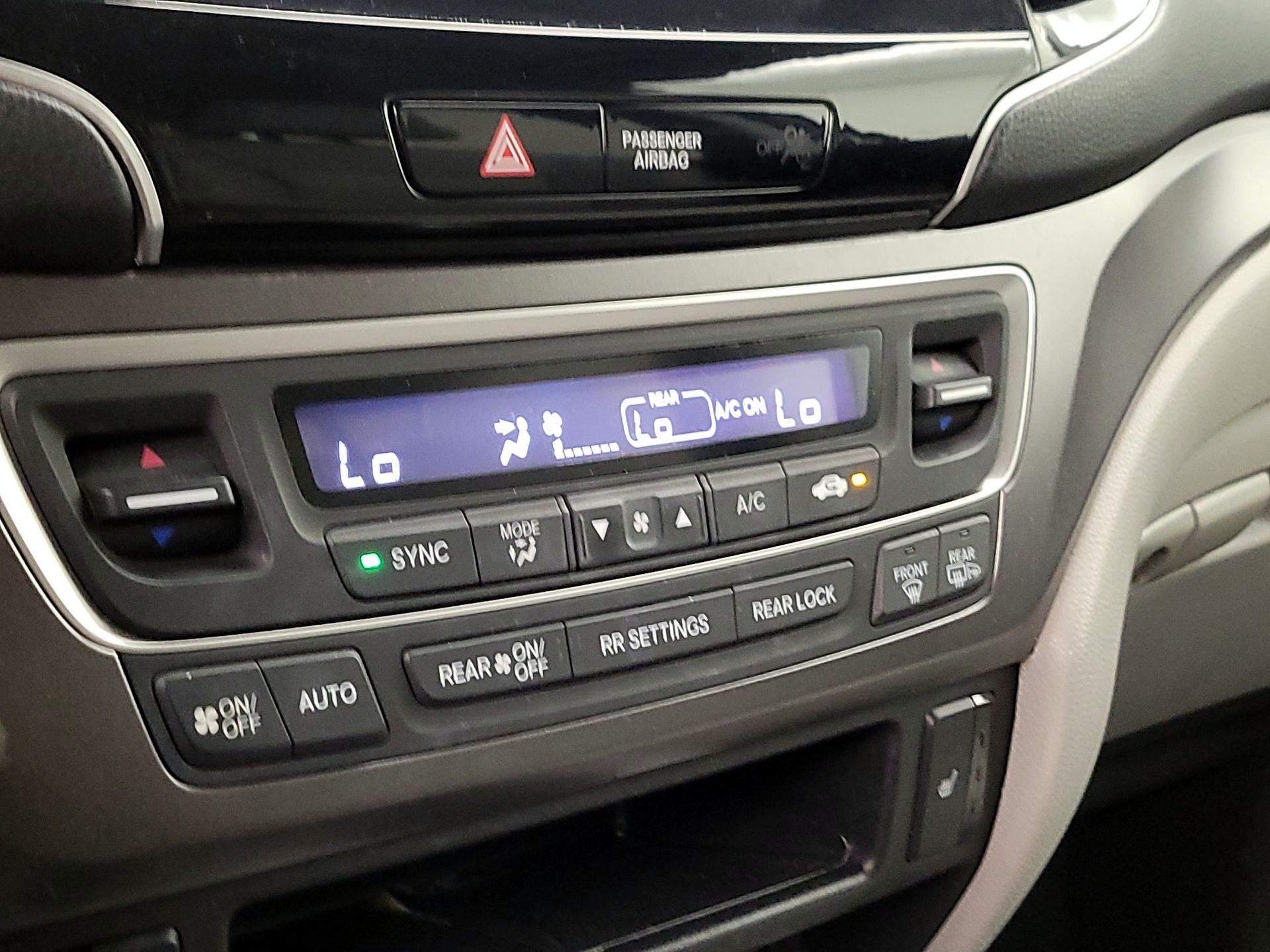 Thumbnail: 2019 Honda Pilot - 16