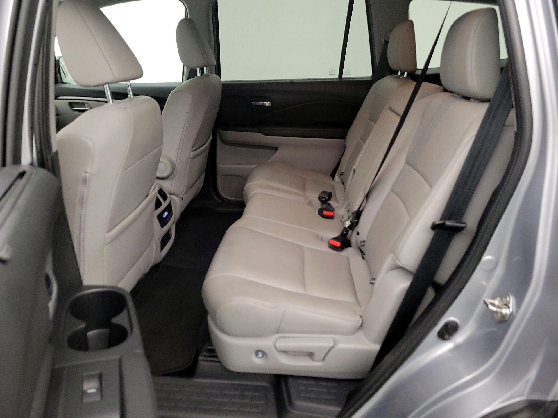 Thumbnail: 2019 Honda Pilot - 20