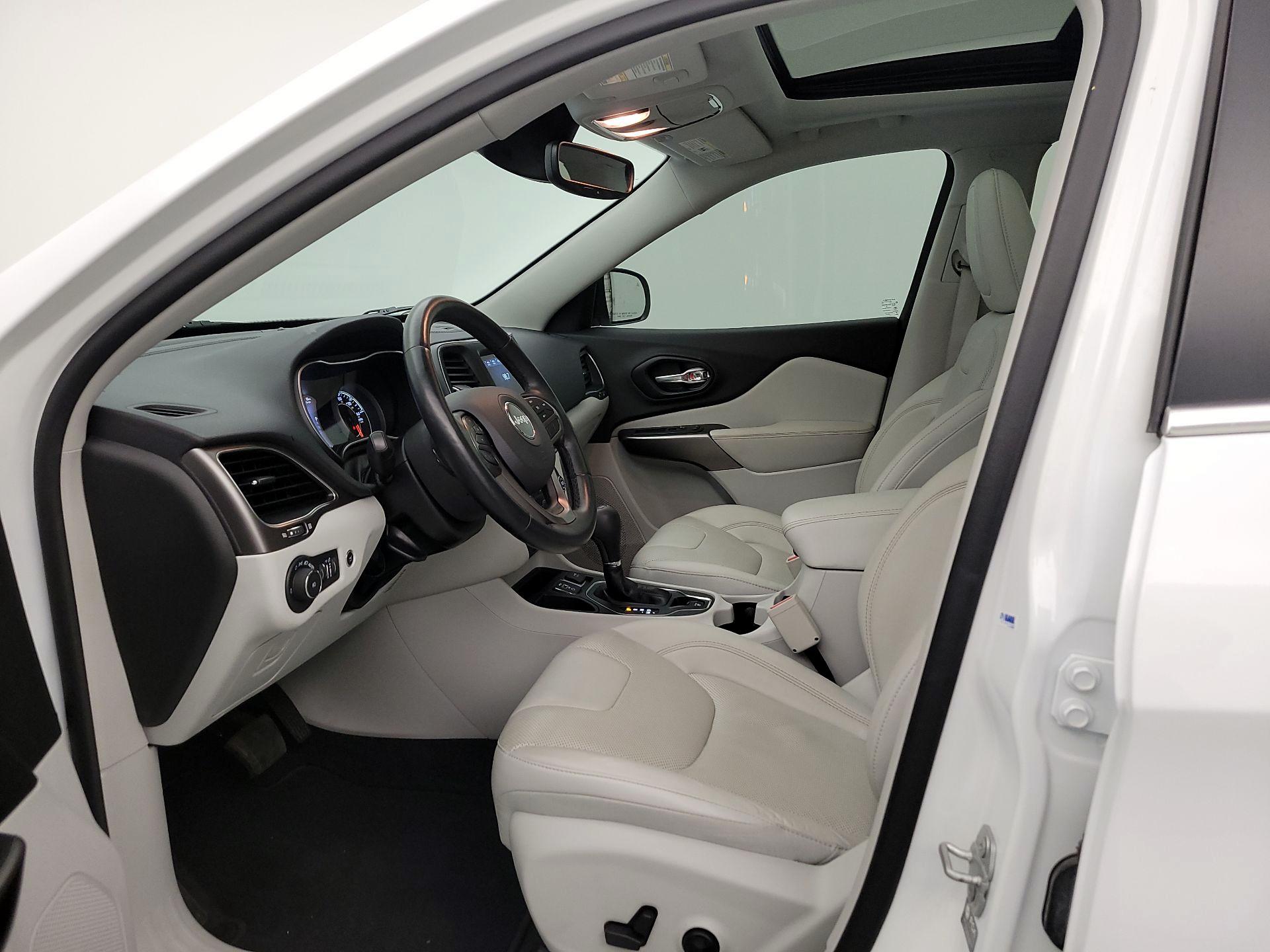 Thumbnail: 2021 Jeep Cherokee - 11