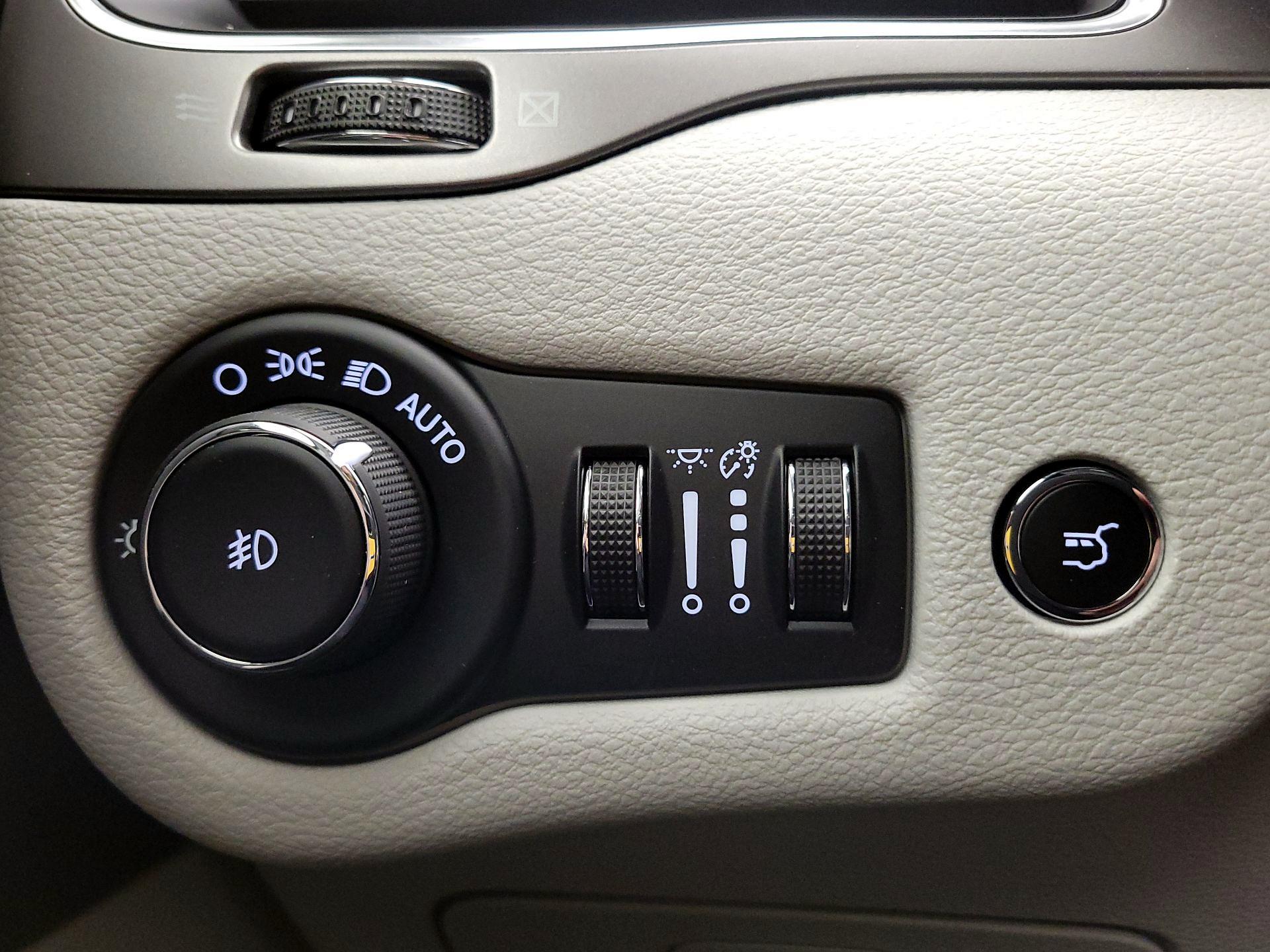 Thumbnail: 2021 Jeep Cherokee - 13