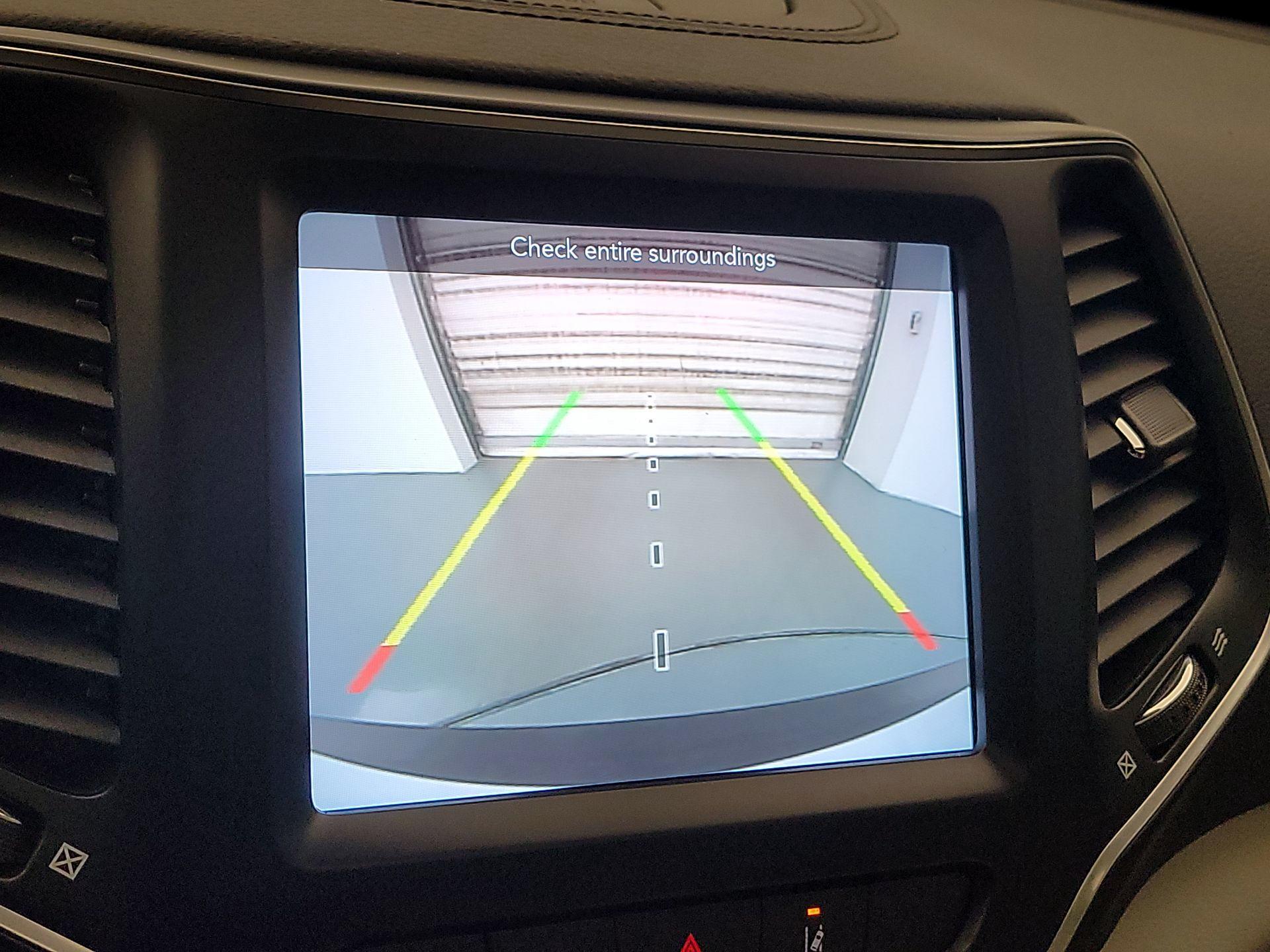 Thumbnail: 2021 Jeep Cherokee - 14