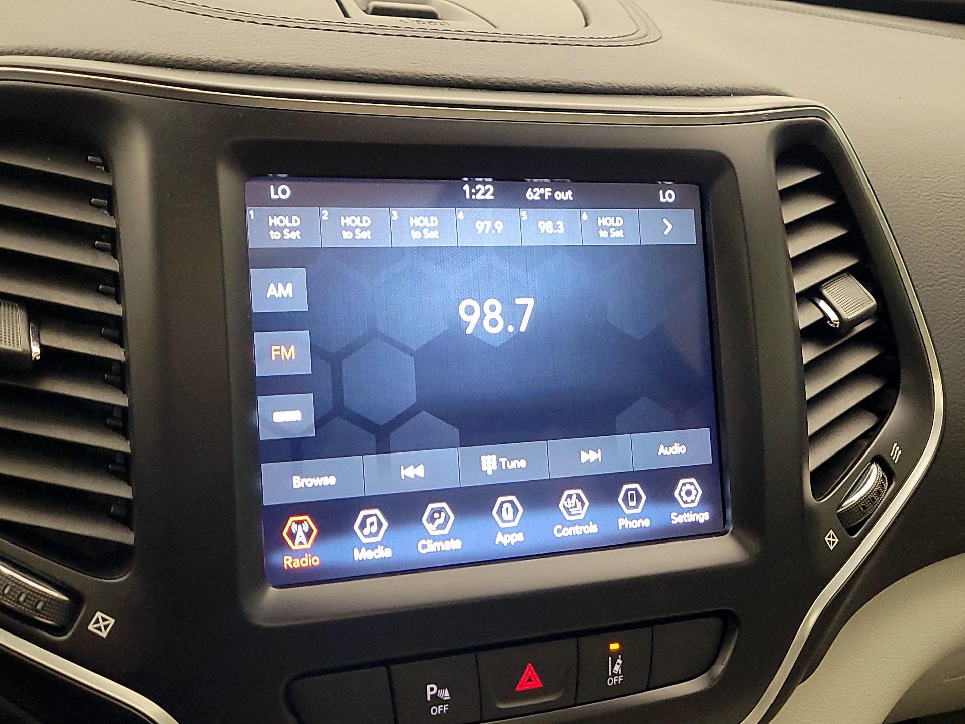 Thumbnail: 2021 Jeep Cherokee - 15