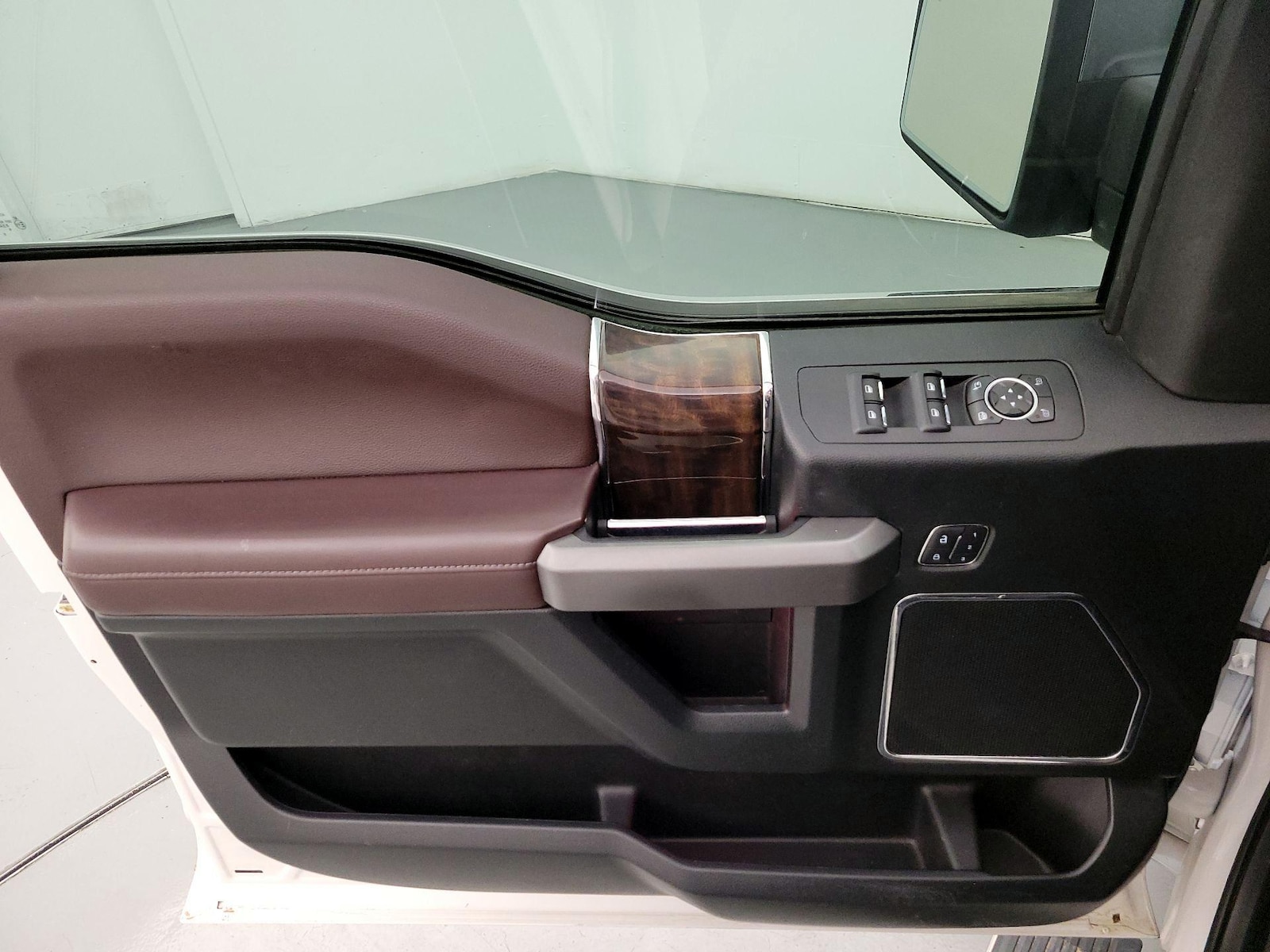 2016 Ford F-150 Platinum - Photo 13