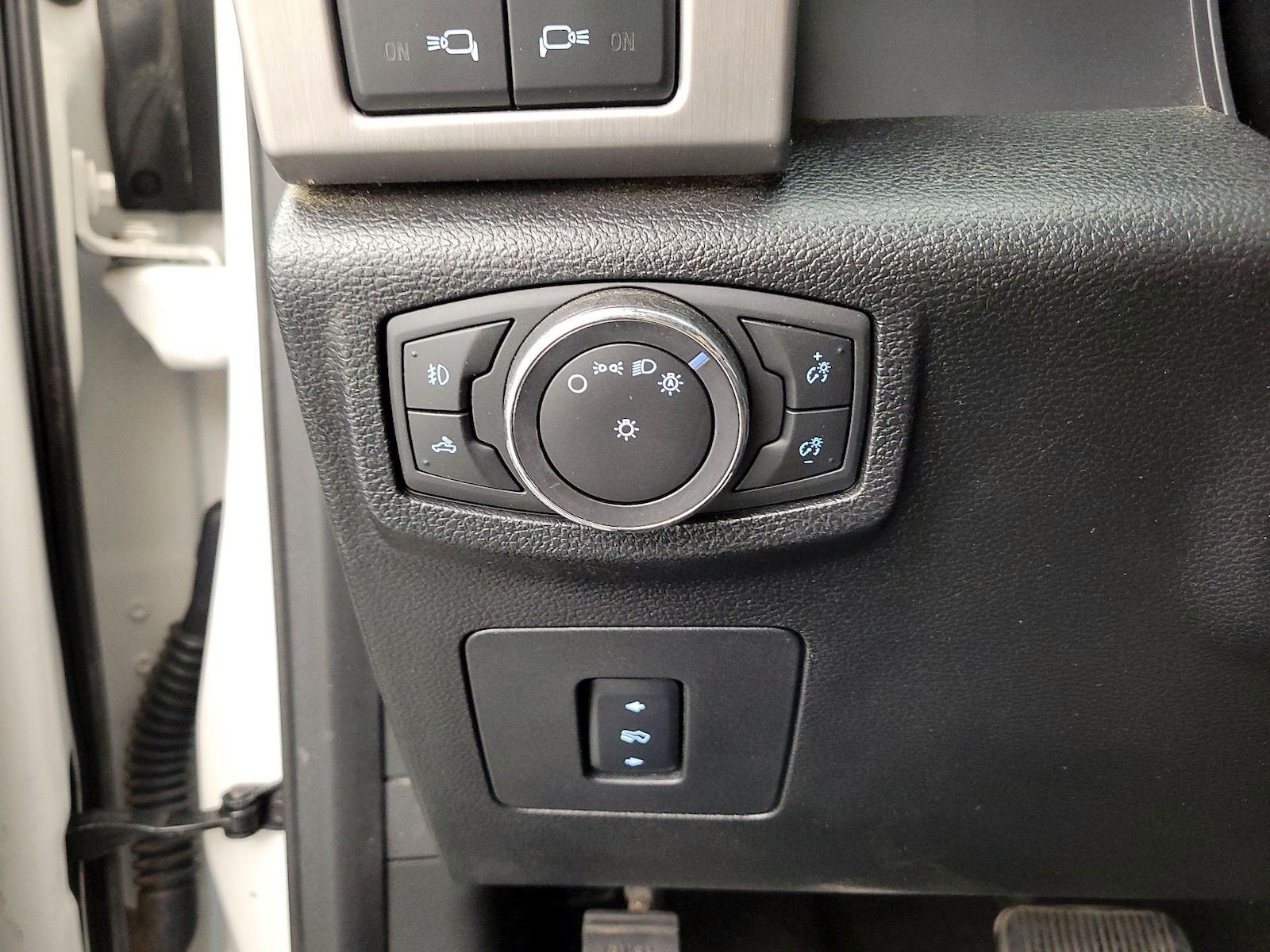 2016 Ford F-150 Platinum - Photo 14