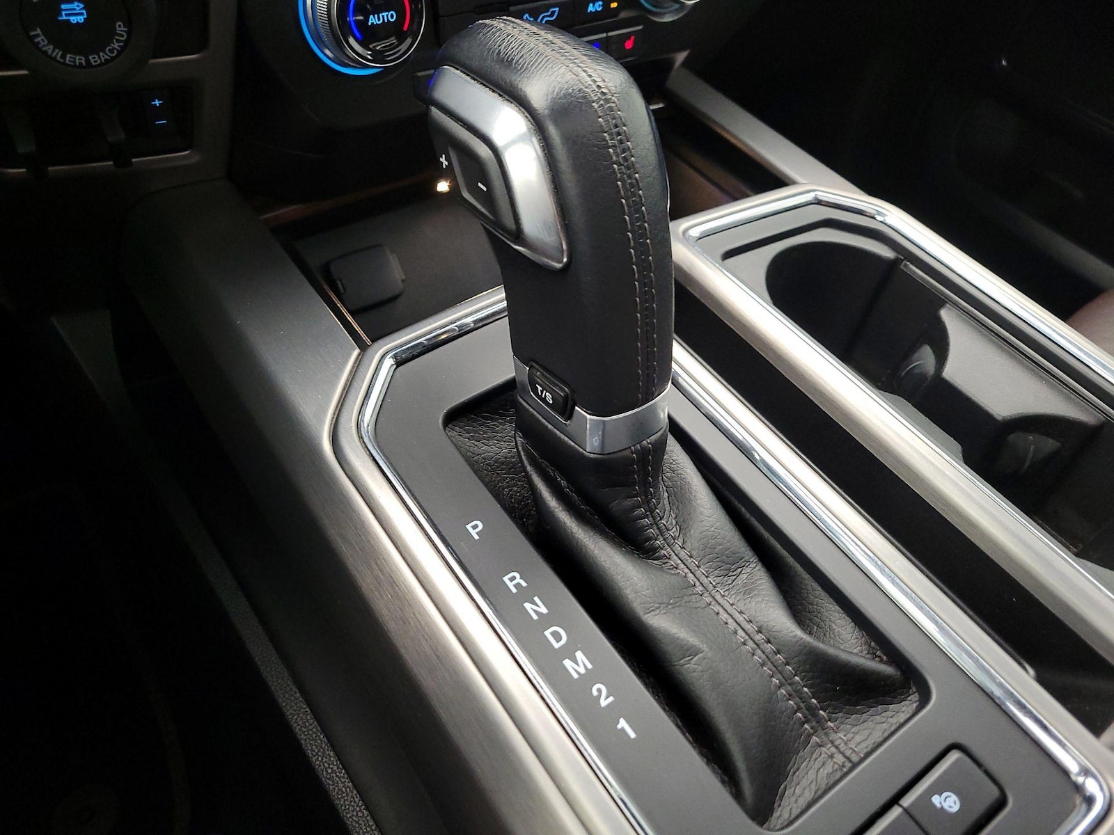 2016 Ford F-150 Platinum - Photo 19