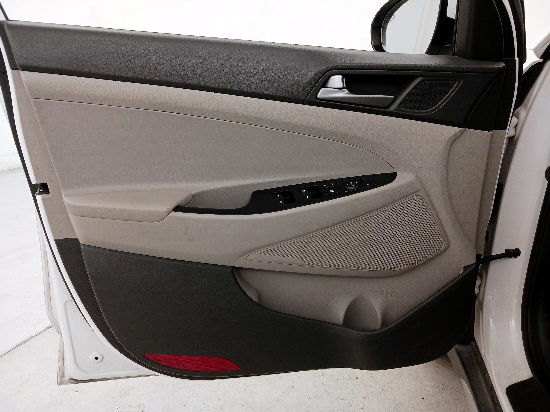 Thumbnail: 2017 Hyundai Tucson - 12