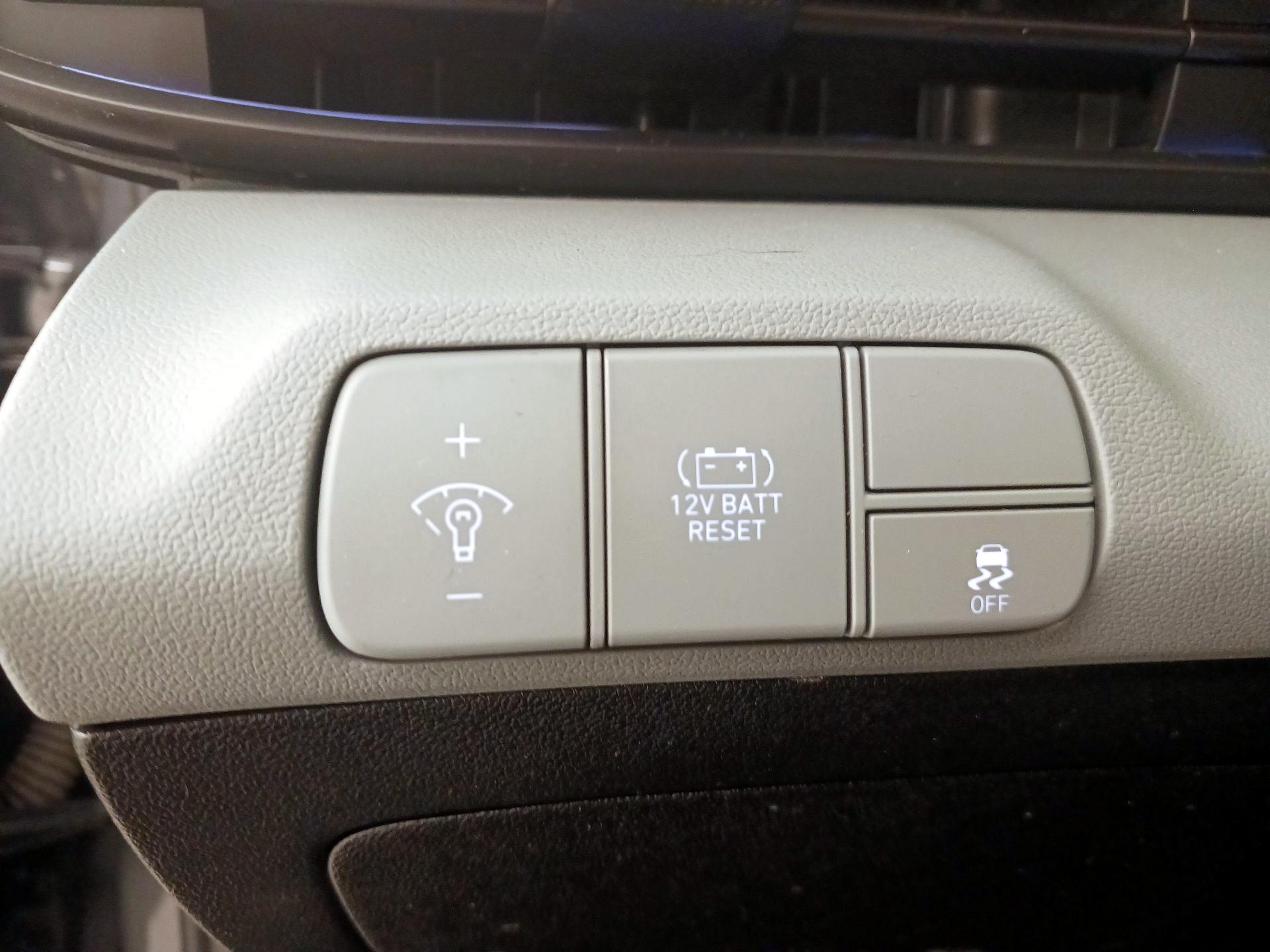 Thumbnail: 2025 Hyundai Elantra - 13