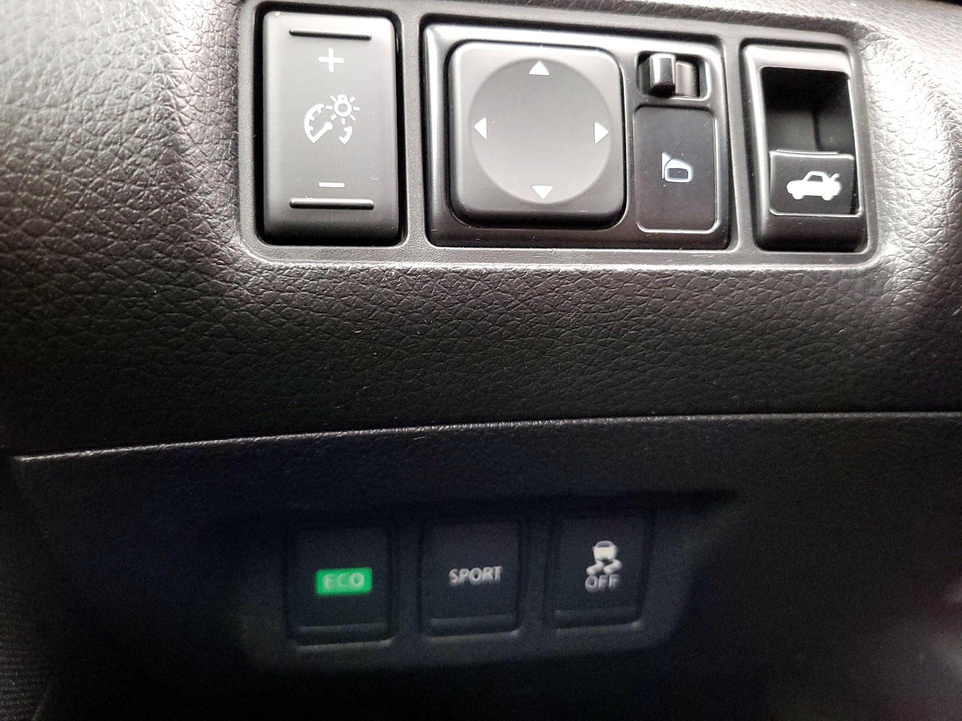 Thumbnail: 2014 Nissan Sentra - 13