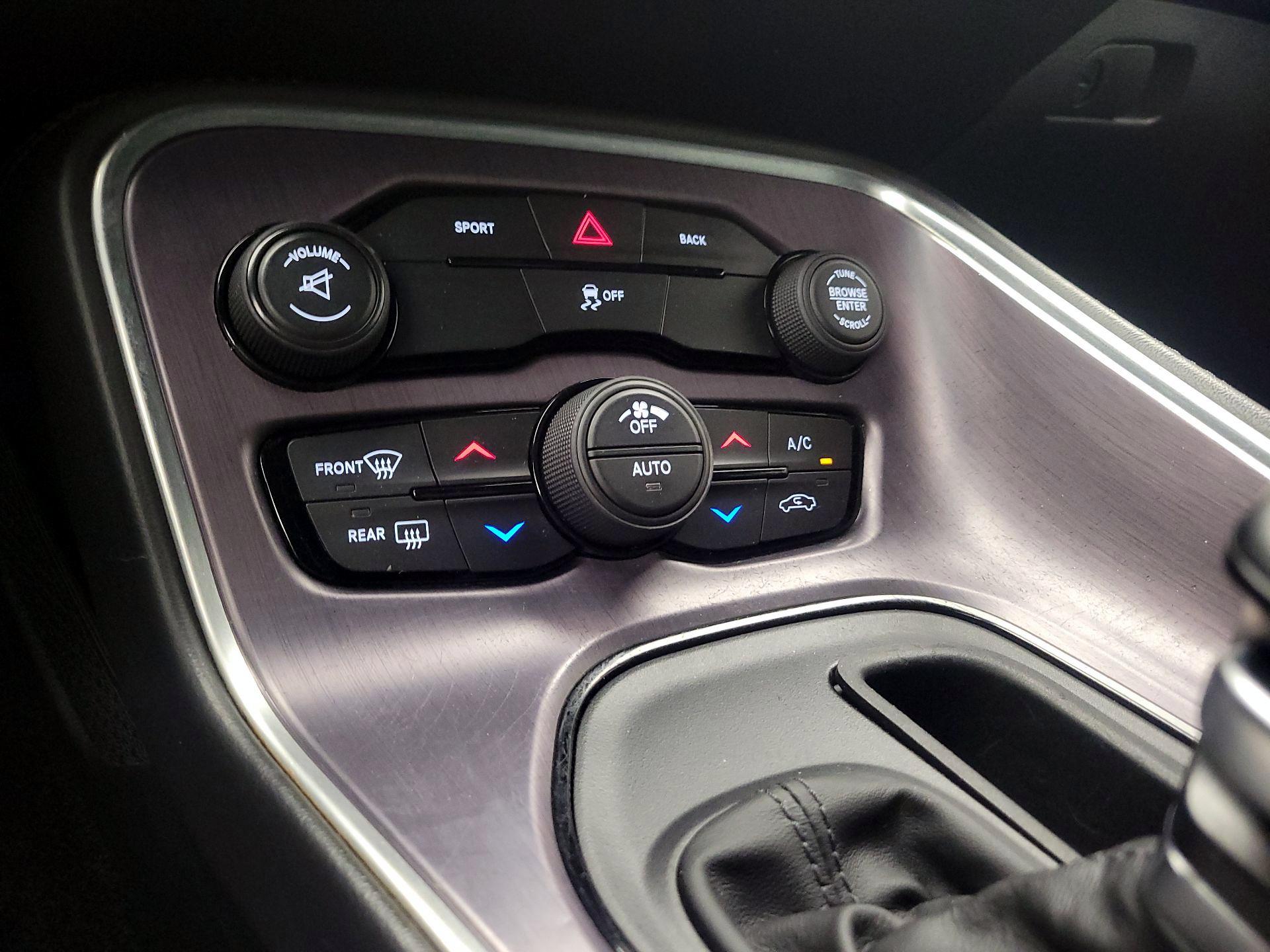 Thumbnail: 2016 Dodge Challenger - 15