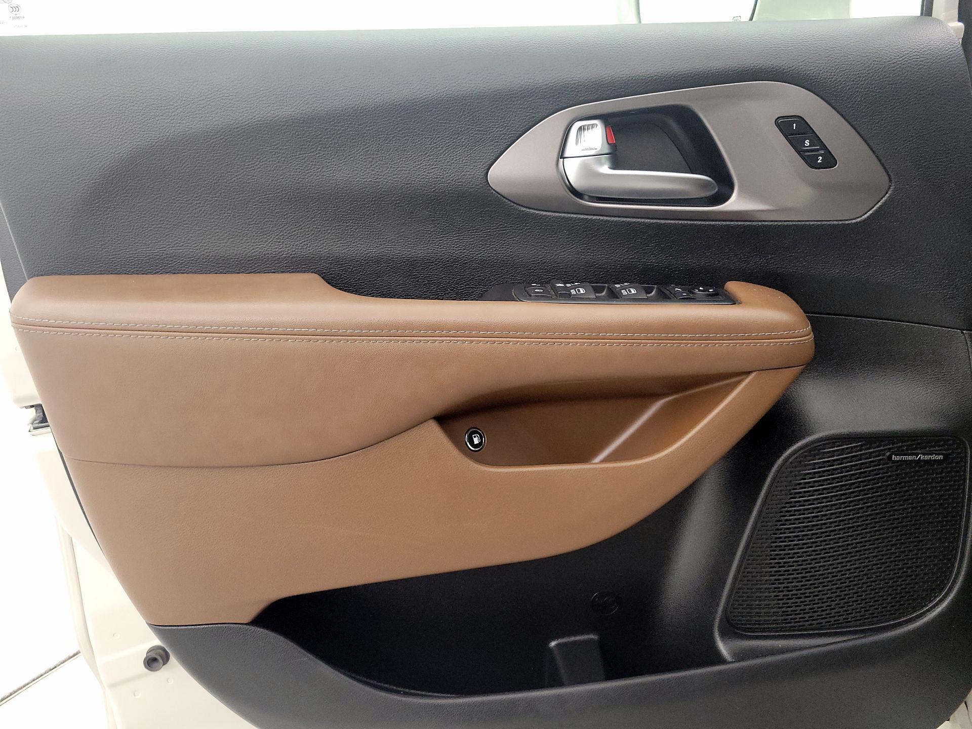 Thumbnail: 2020 Chrysler Pacifica - 12