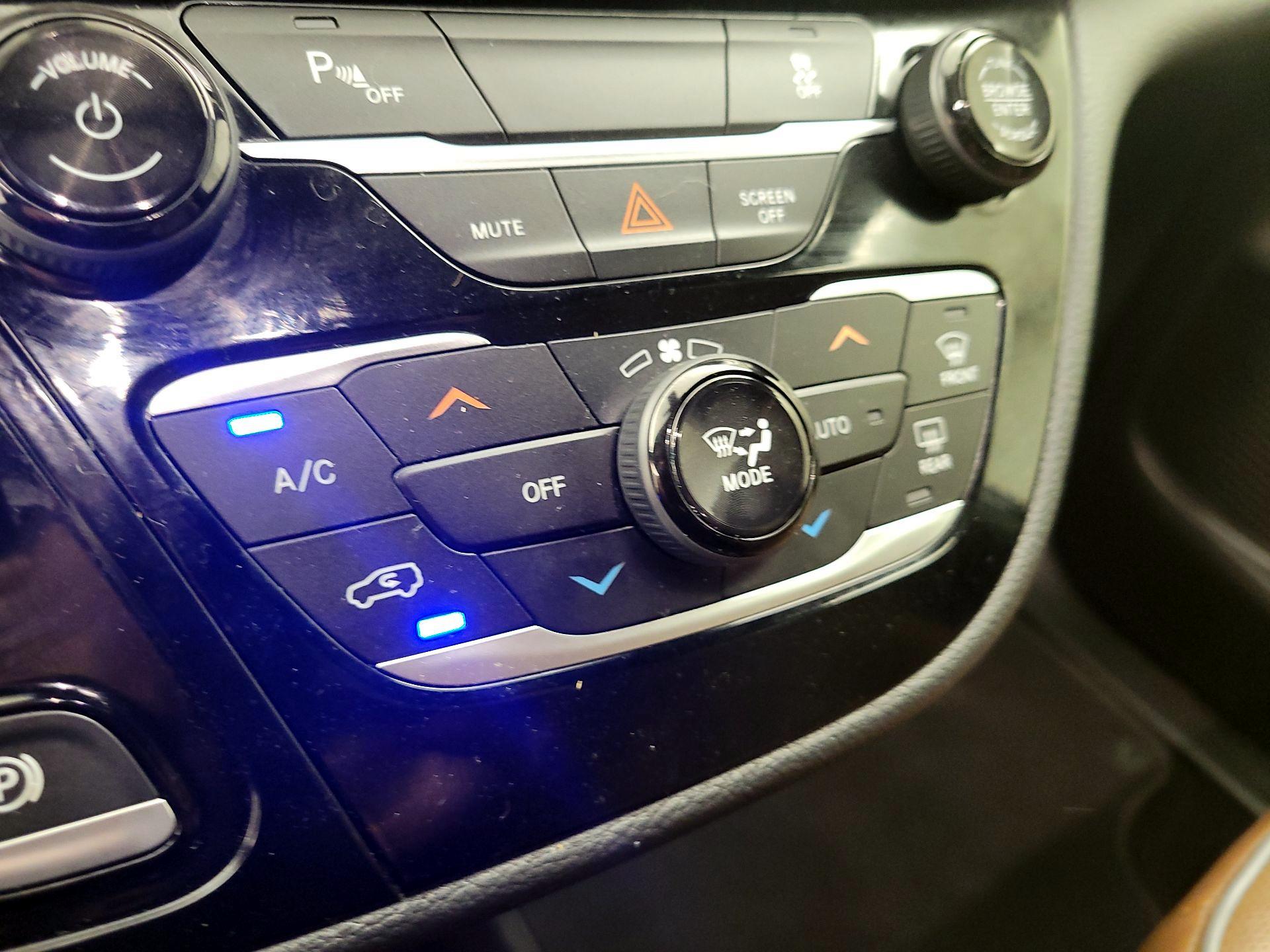 Thumbnail: 2020 Chrysler Pacifica - 14