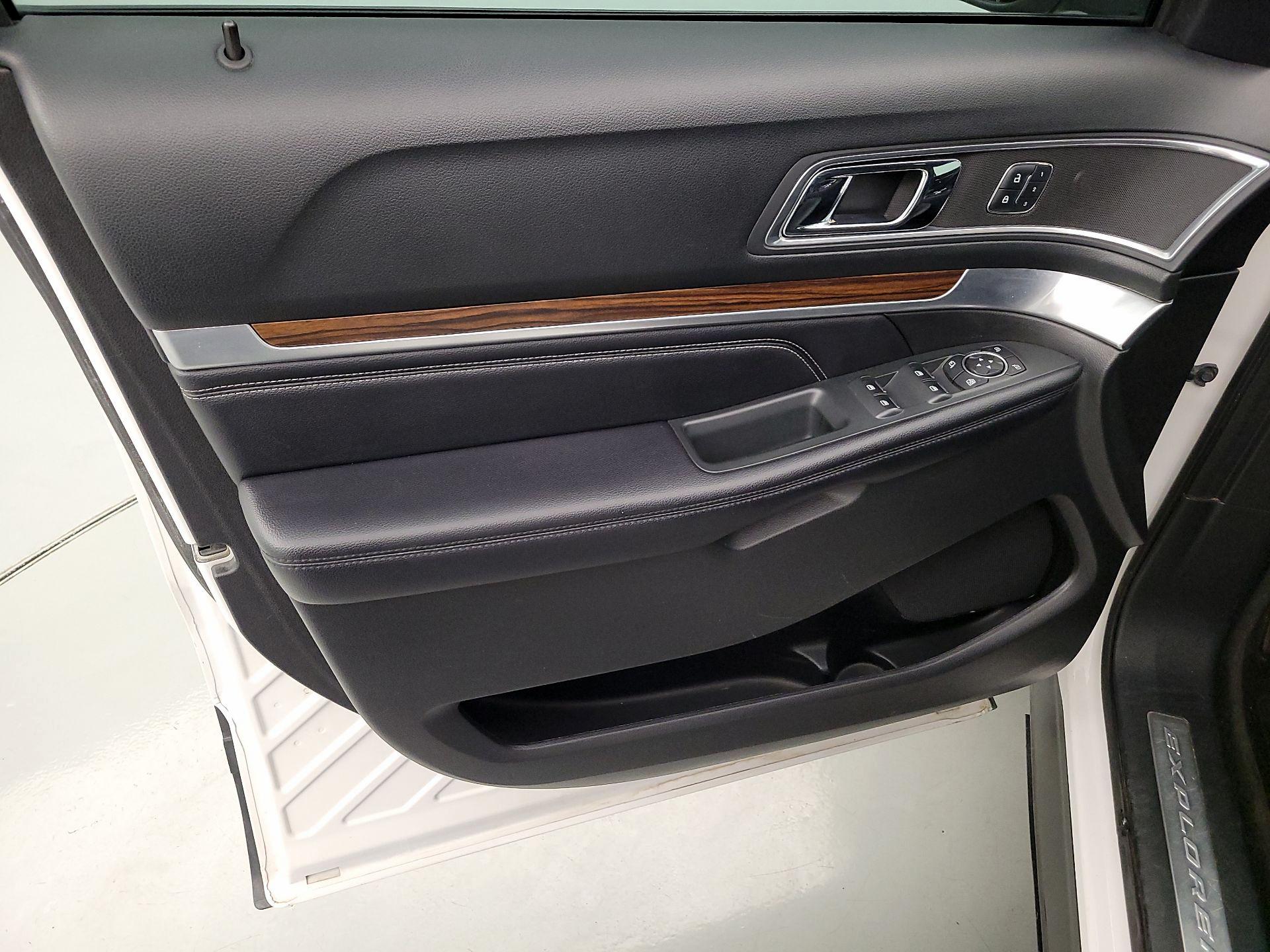 Thumbnail: 2017 Ford Explorer - 12