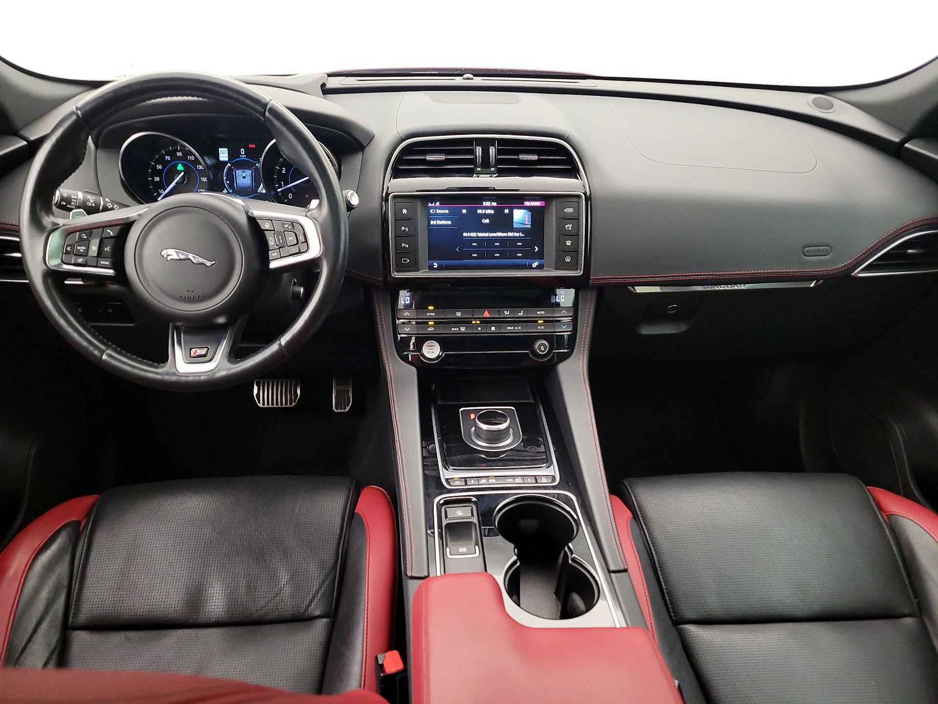 Thumbnail: 2017 Jaguar F-Pace - 9