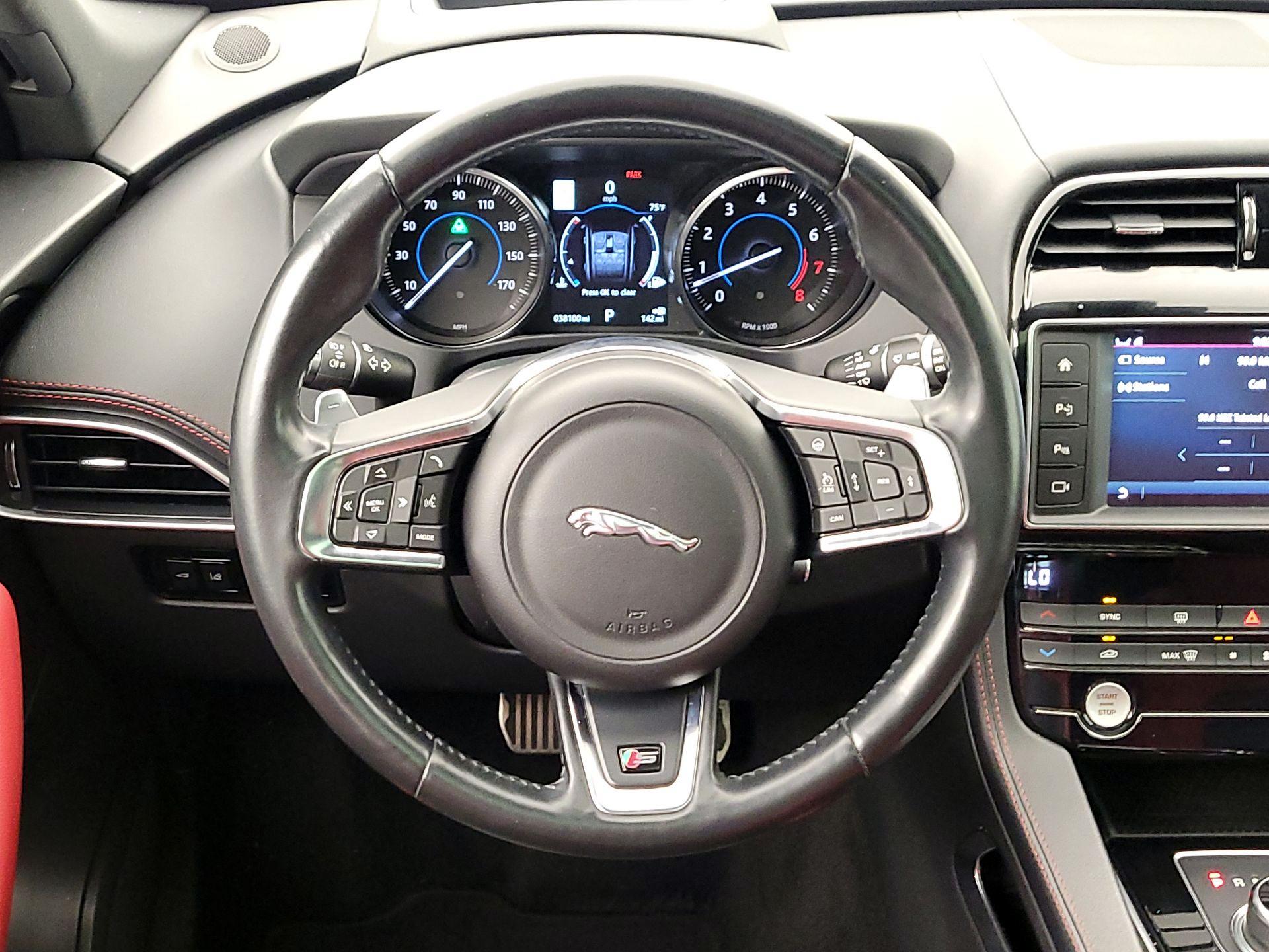 Thumbnail: 2017 Jaguar F-Pace - 10