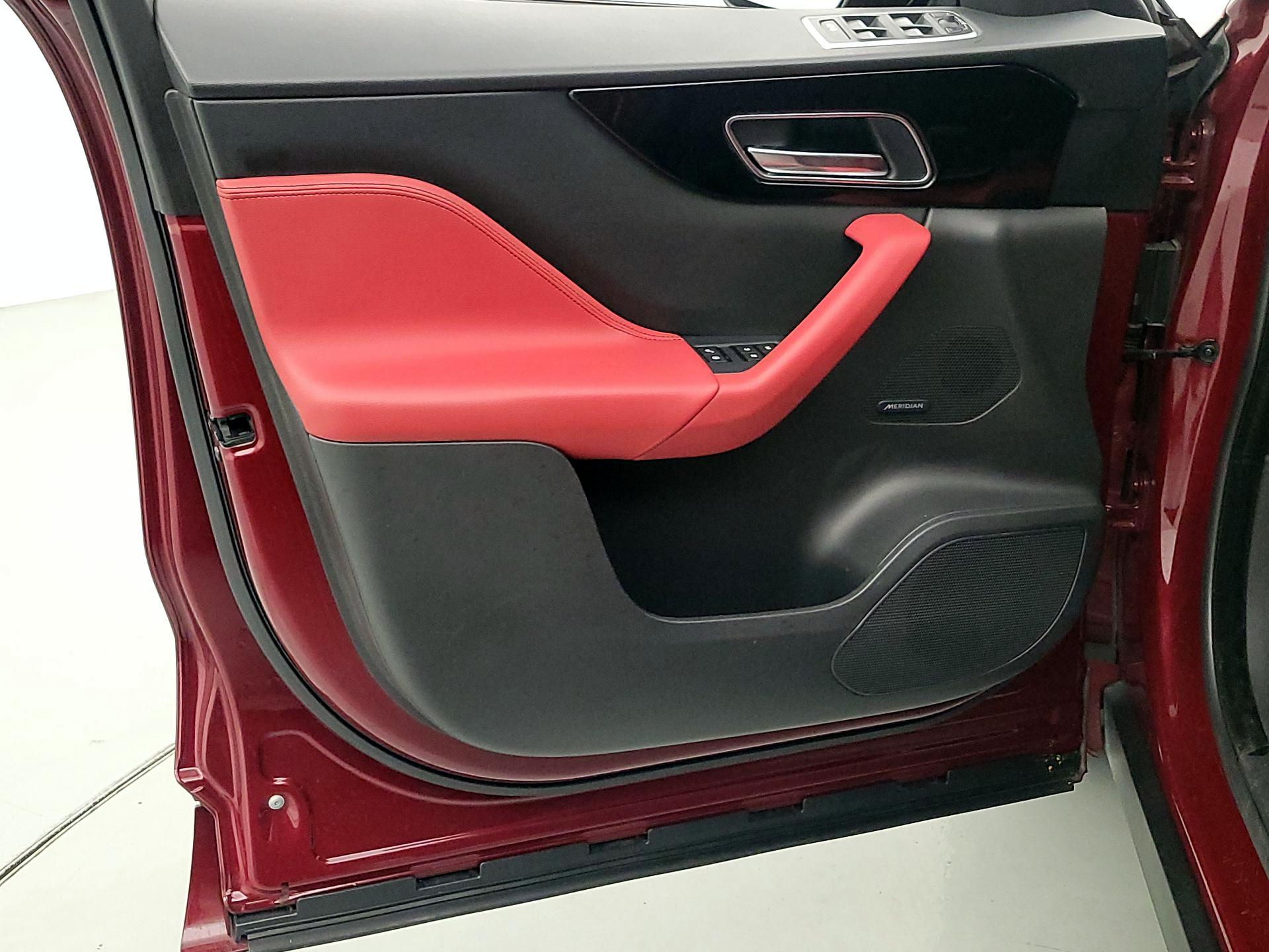 Thumbnail: 2017 Jaguar F-Pace - 12