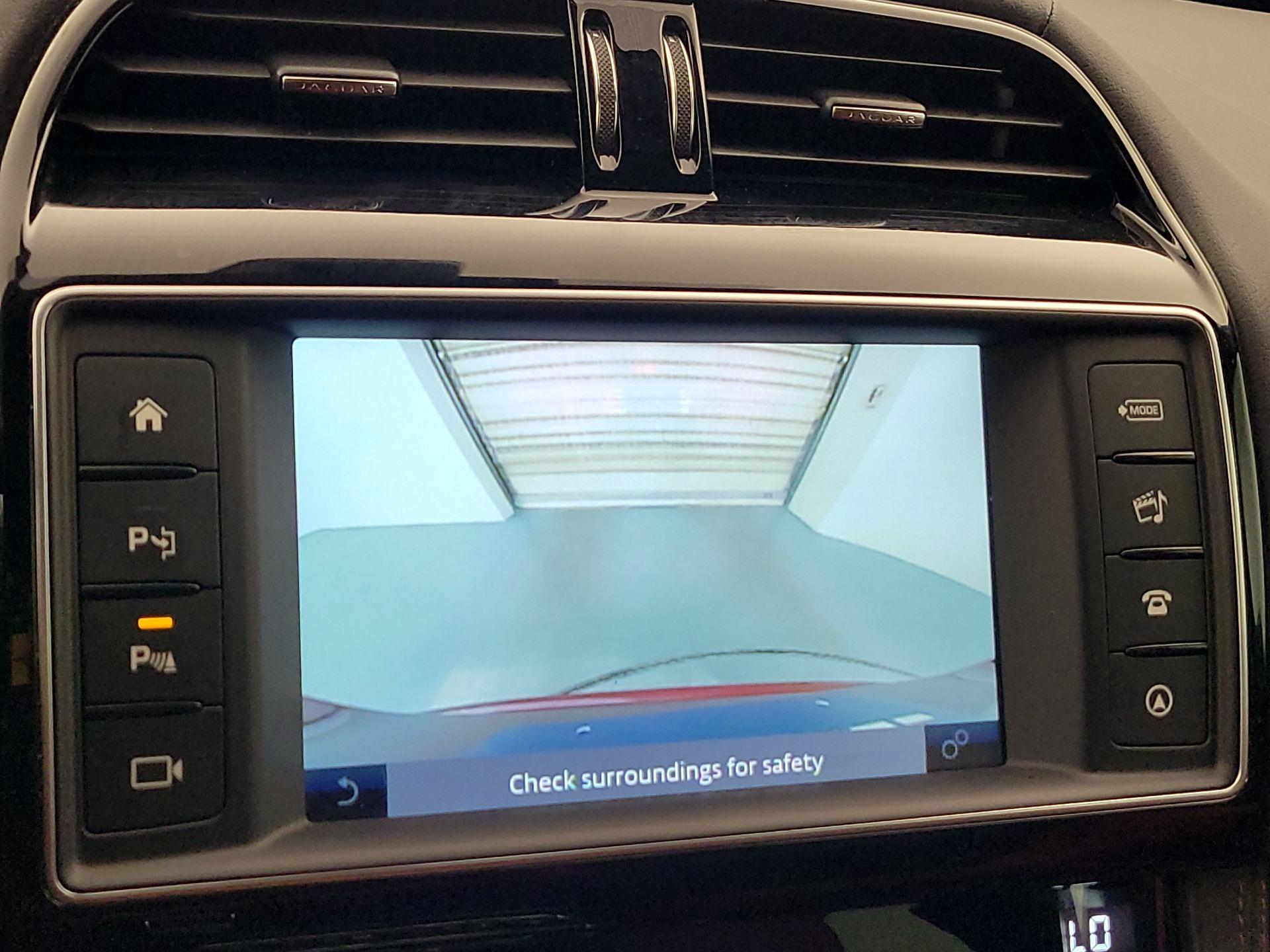 Thumbnail: 2017 Jaguar F-Pace - 15