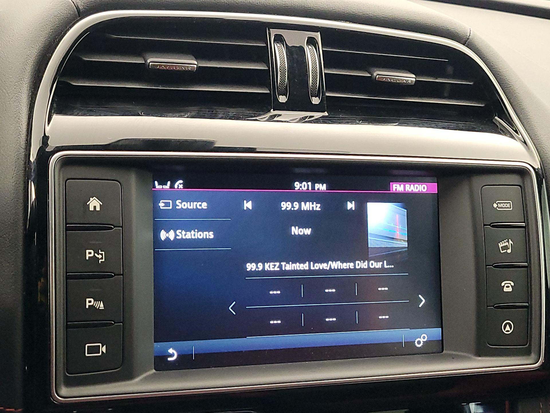 Thumbnail: 2017 Jaguar F-Pace - 16