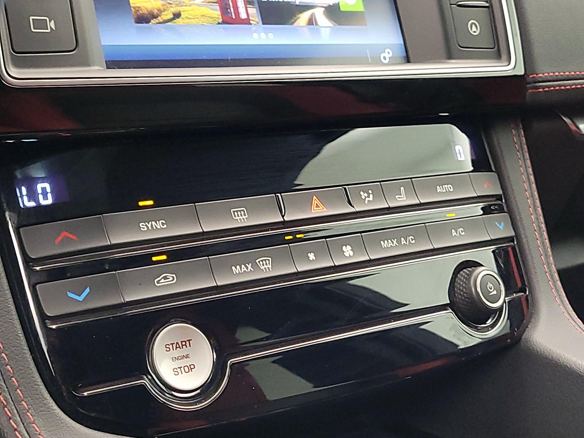 Thumbnail: 2017 Jaguar F-Pace - 17