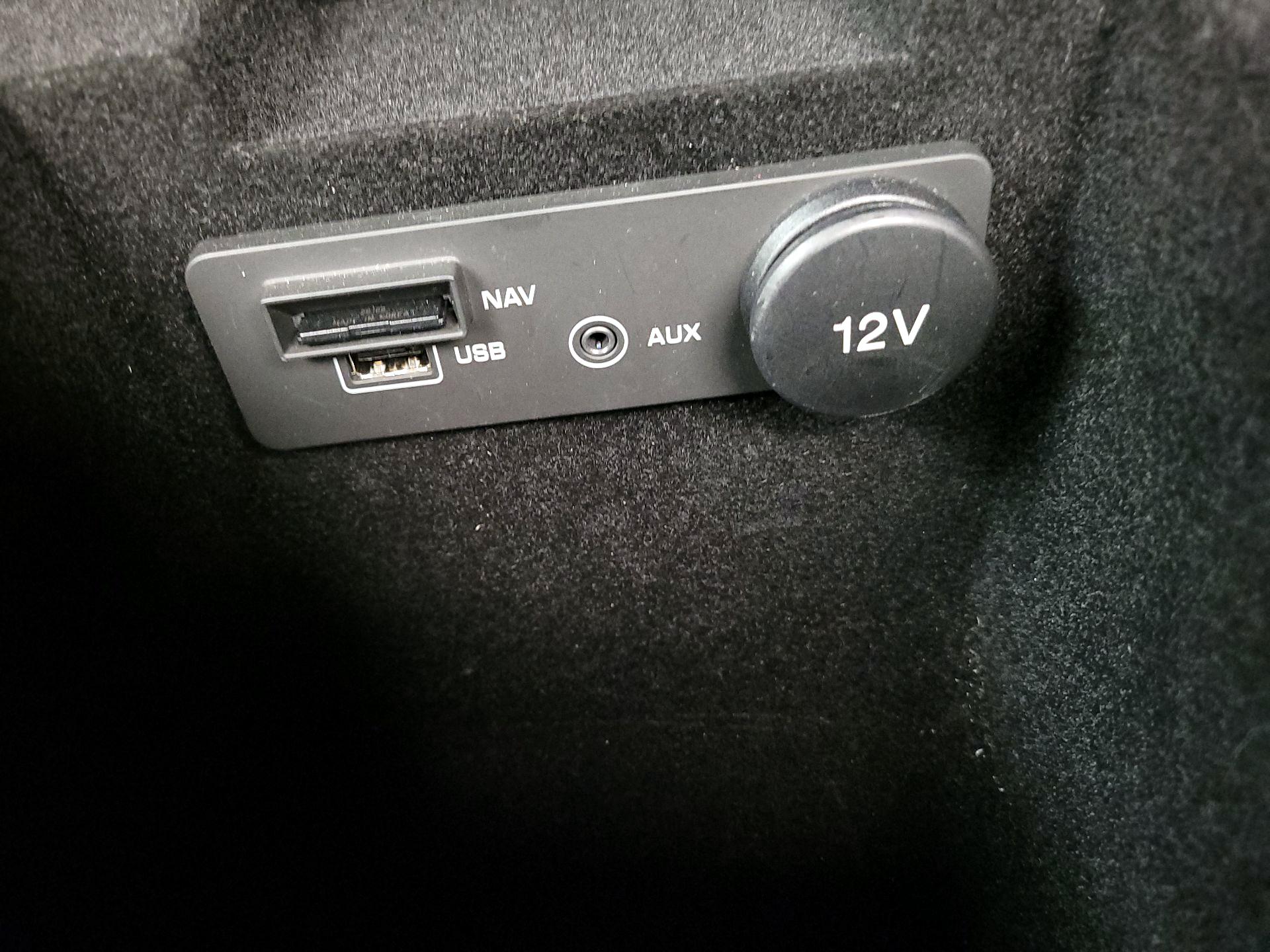 Thumbnail: 2017 Jaguar F-Pace - 19