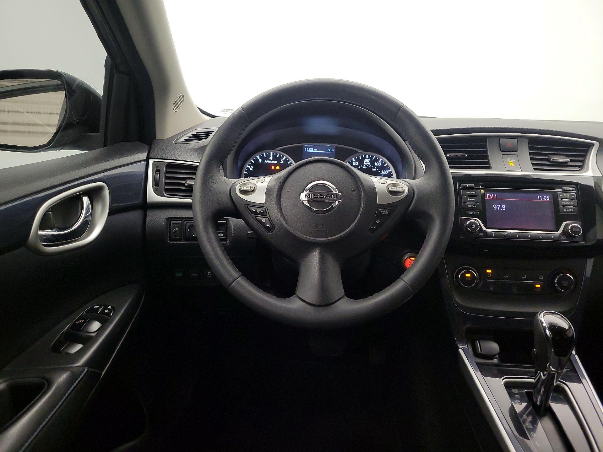 Thumbnail: 2017 Nissan Sentra - 10