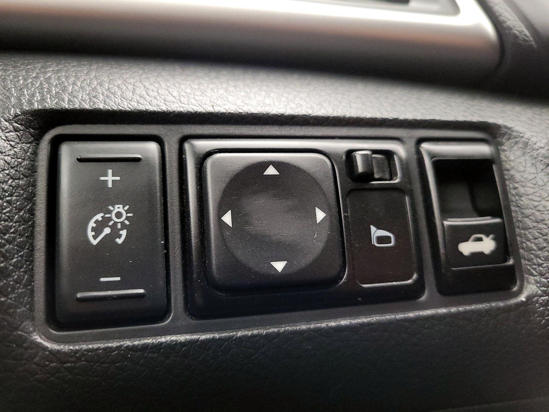 Thumbnail: 2017 Nissan Sentra - 13