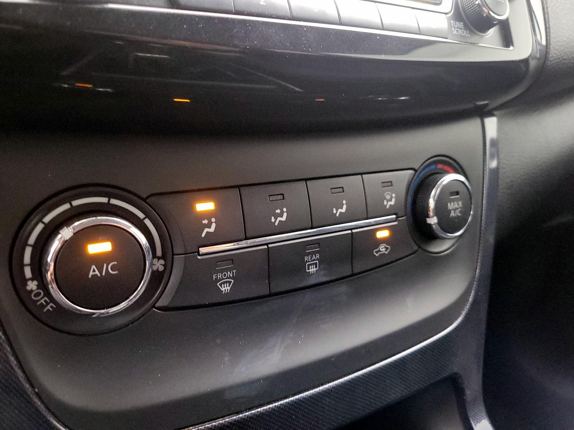 Thumbnail: 2017 Nissan Sentra - 16