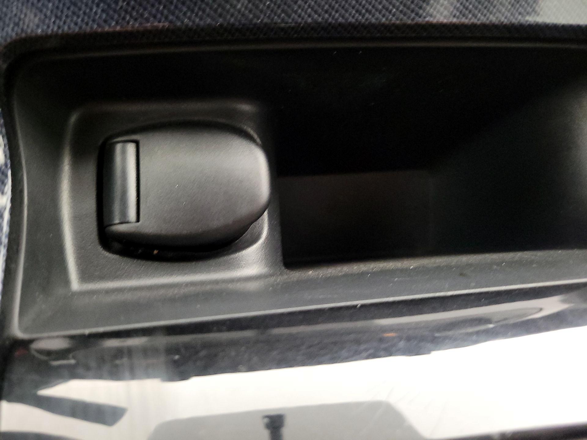 Thumbnail: 2017 Nissan Sentra - 18