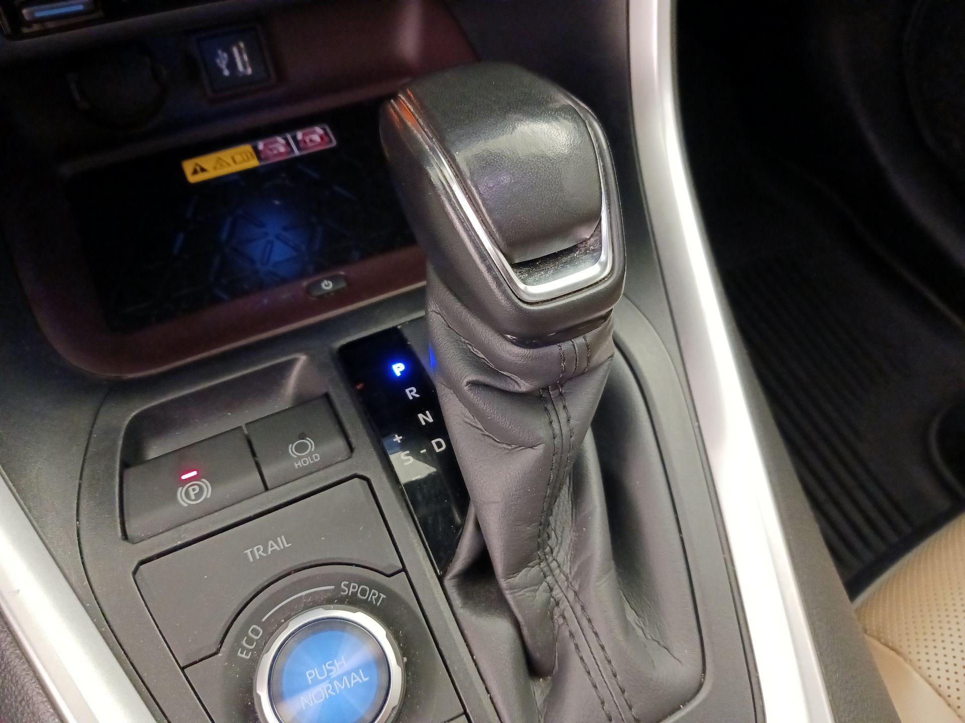 Thumbnail: 2024 Toyota RAV4 - 18