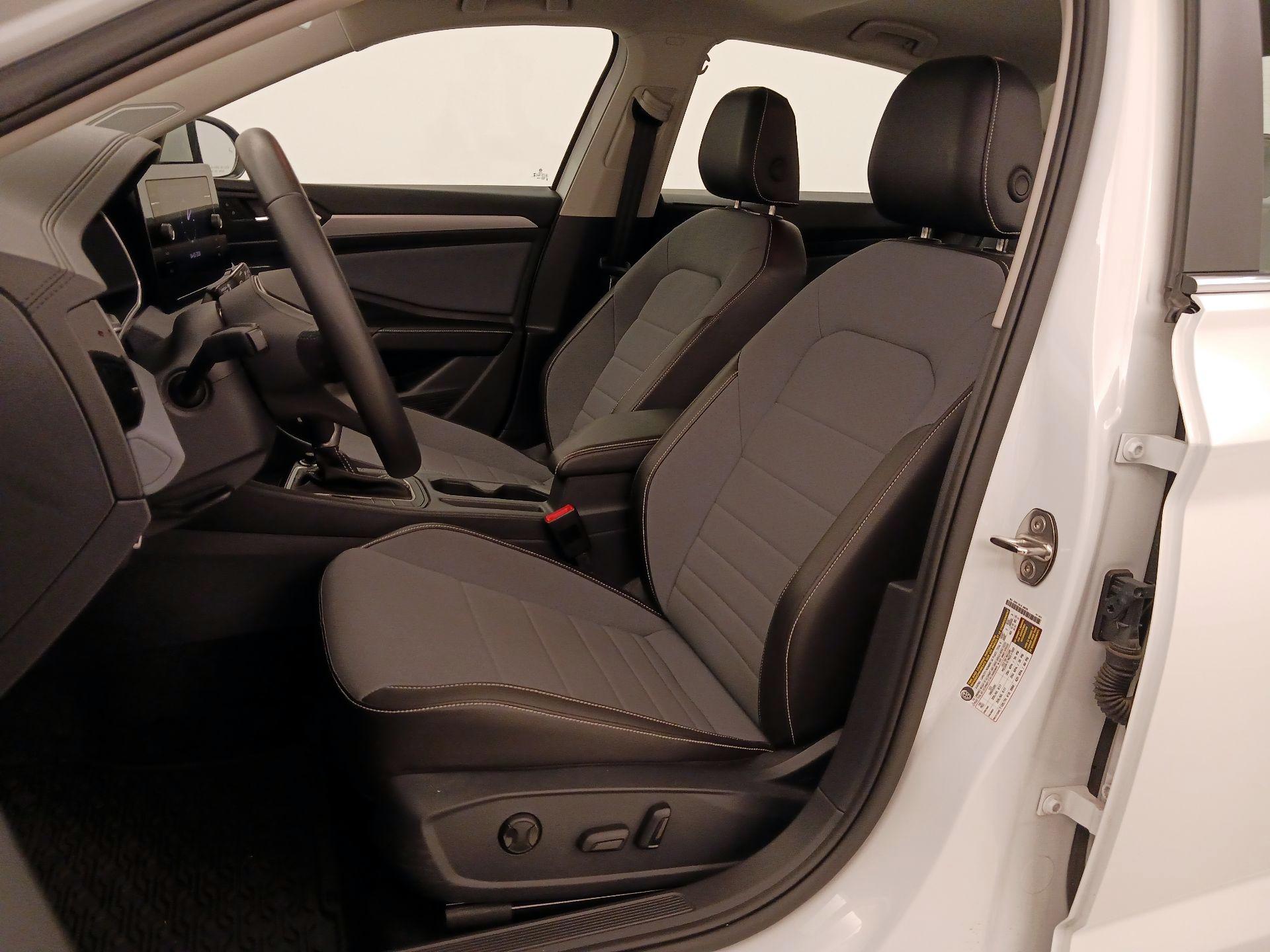 Thumbnail: 2025 Volkswagen Jetta - 11