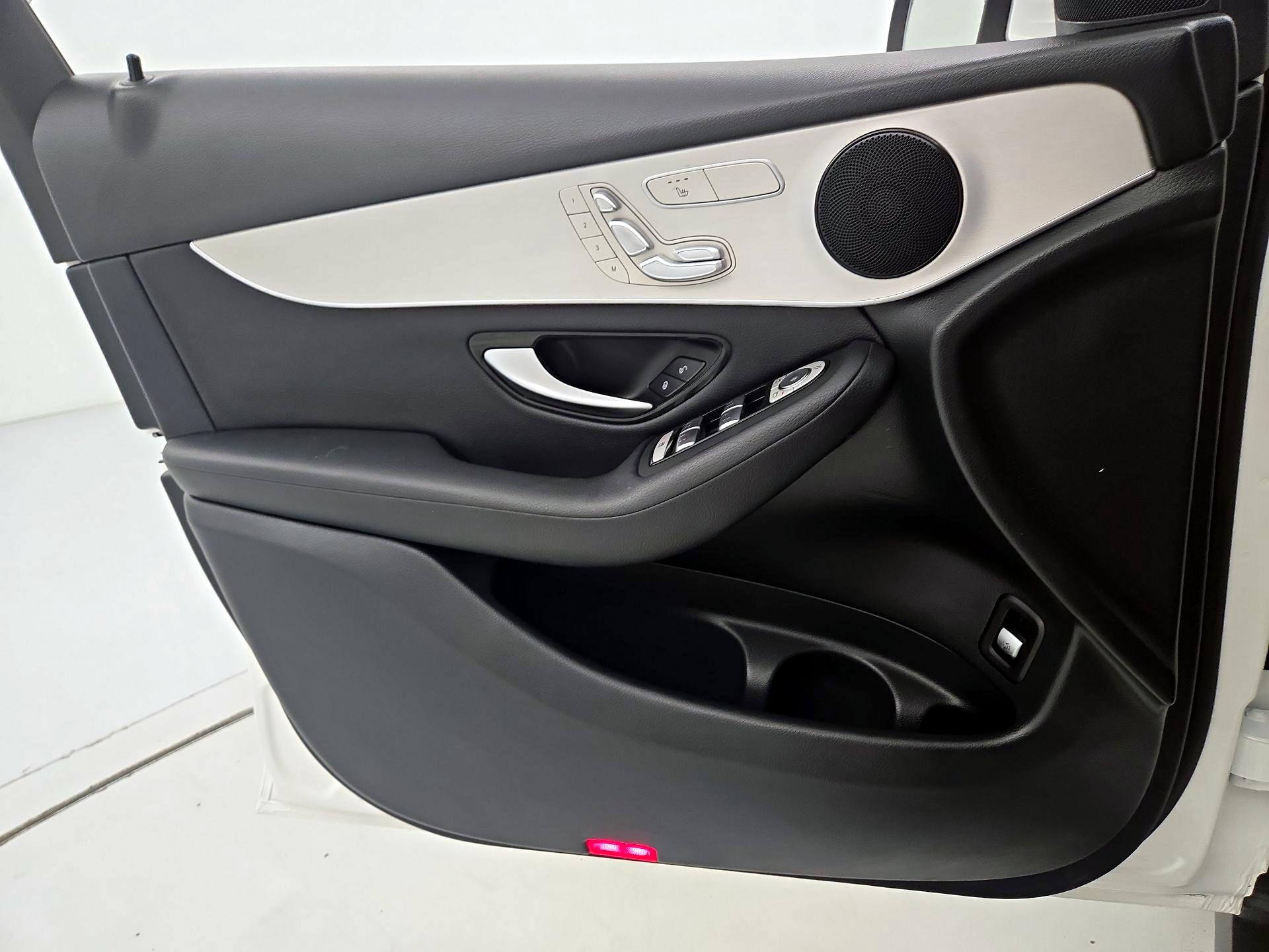 Thumbnail: 2022 Mercedes-Benz GLC - 12