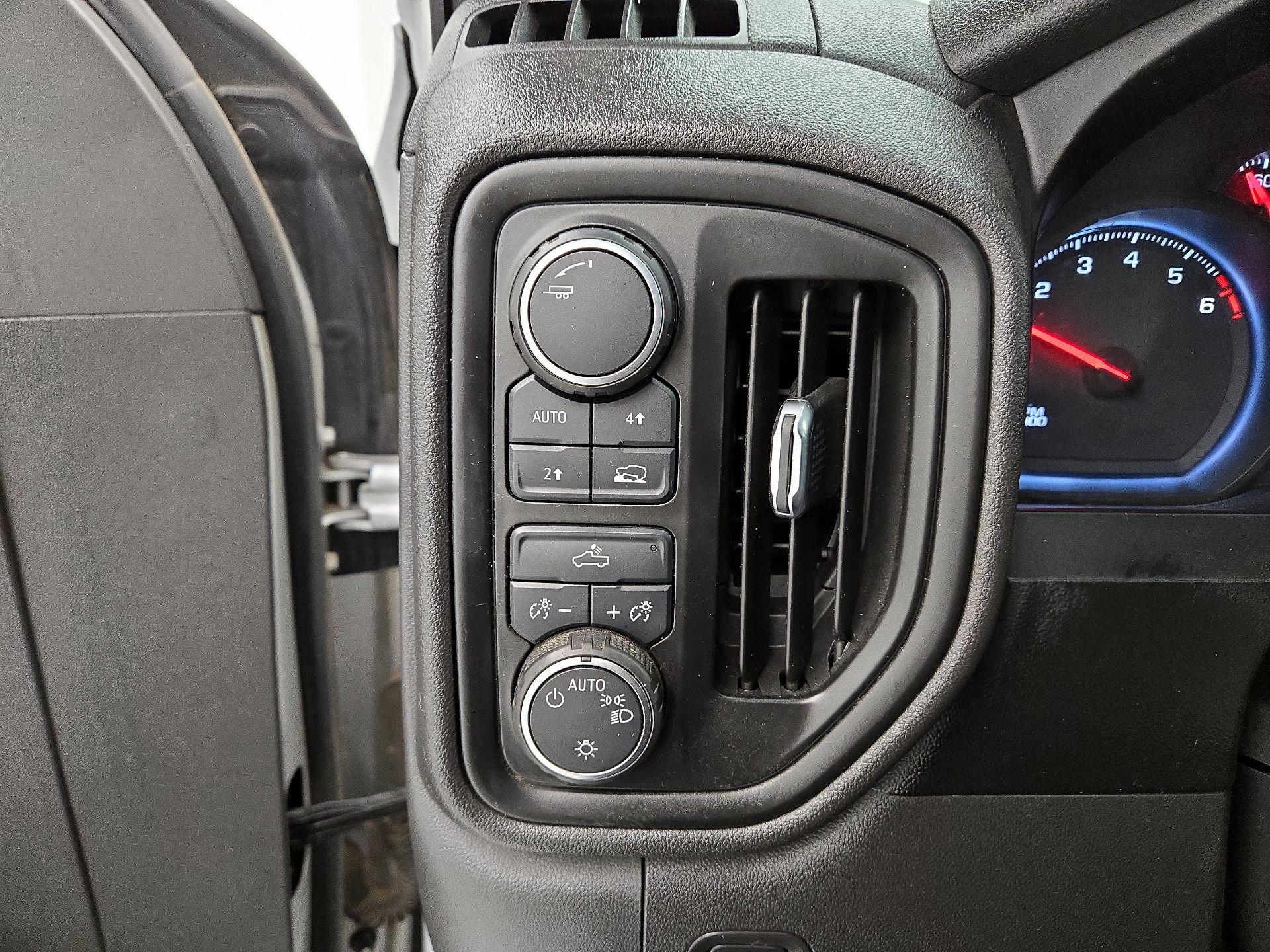 Thumbnail: 2020 Chevrolet Silverado 1500 - 13