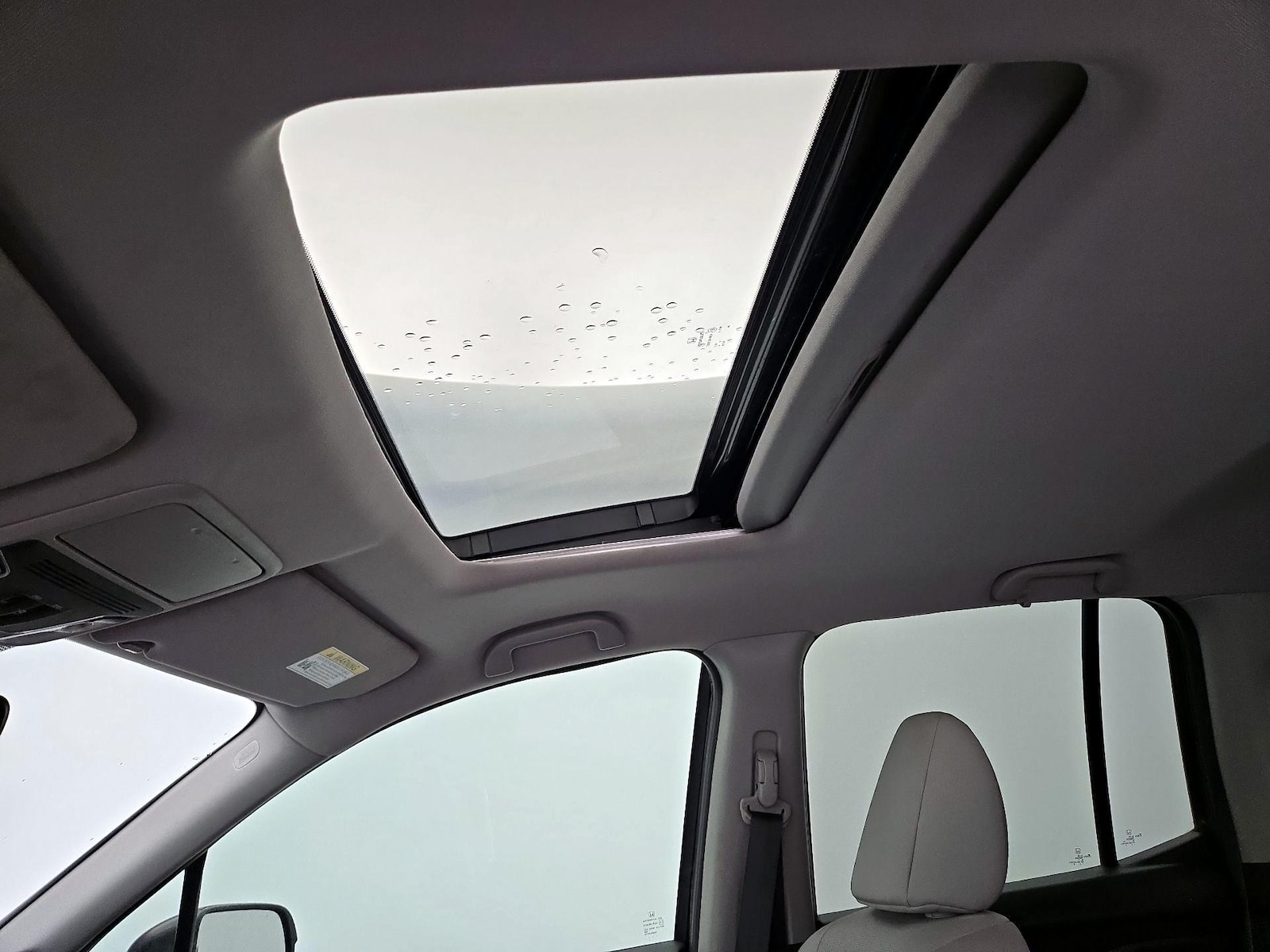Sunroof(s) & Overhead Airbags