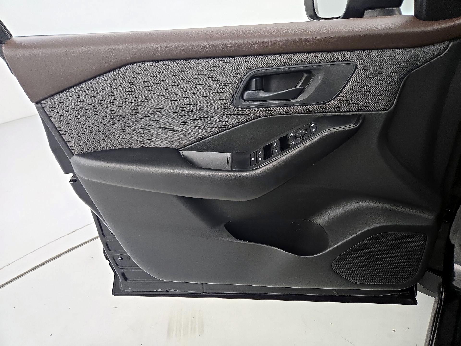 Thumbnail: 2023 Nissan Rogue - 12