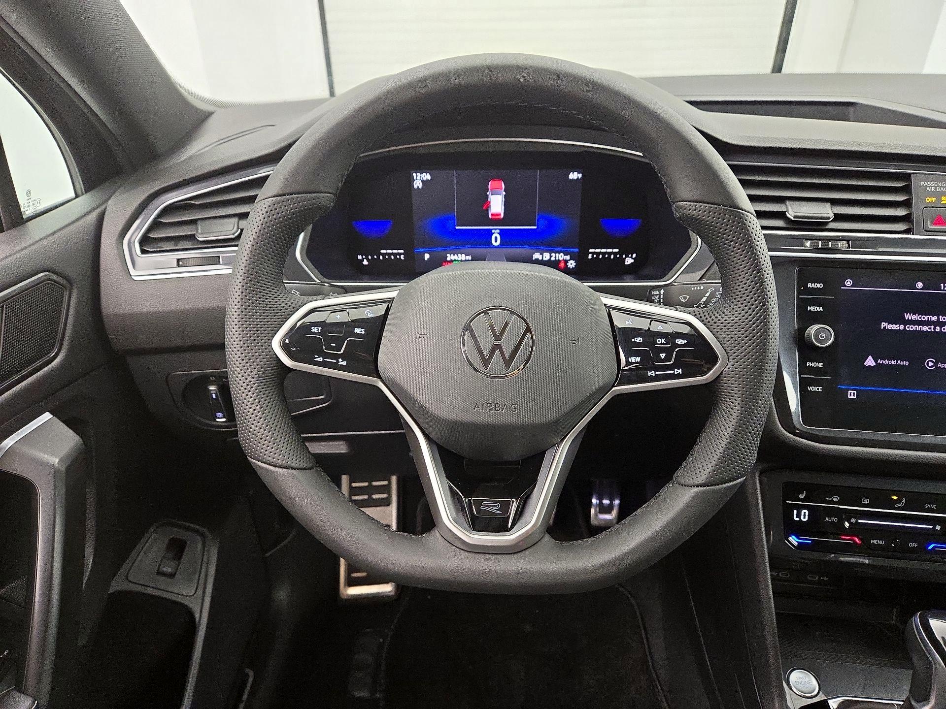 Thumbnail: 2022 Volkswagen Tiguan - 10