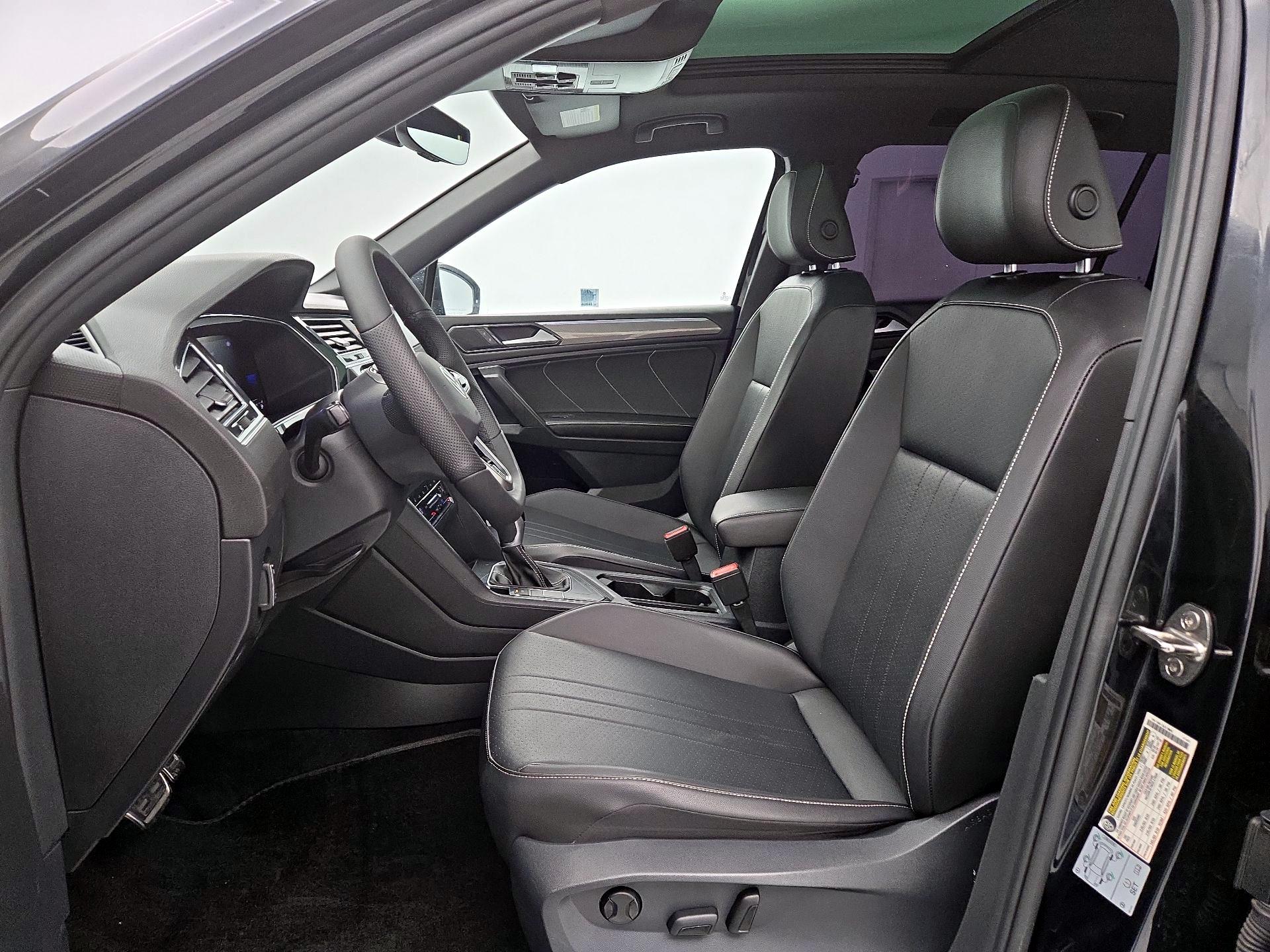 Thumbnail: 2022 Volkswagen Tiguan - 11