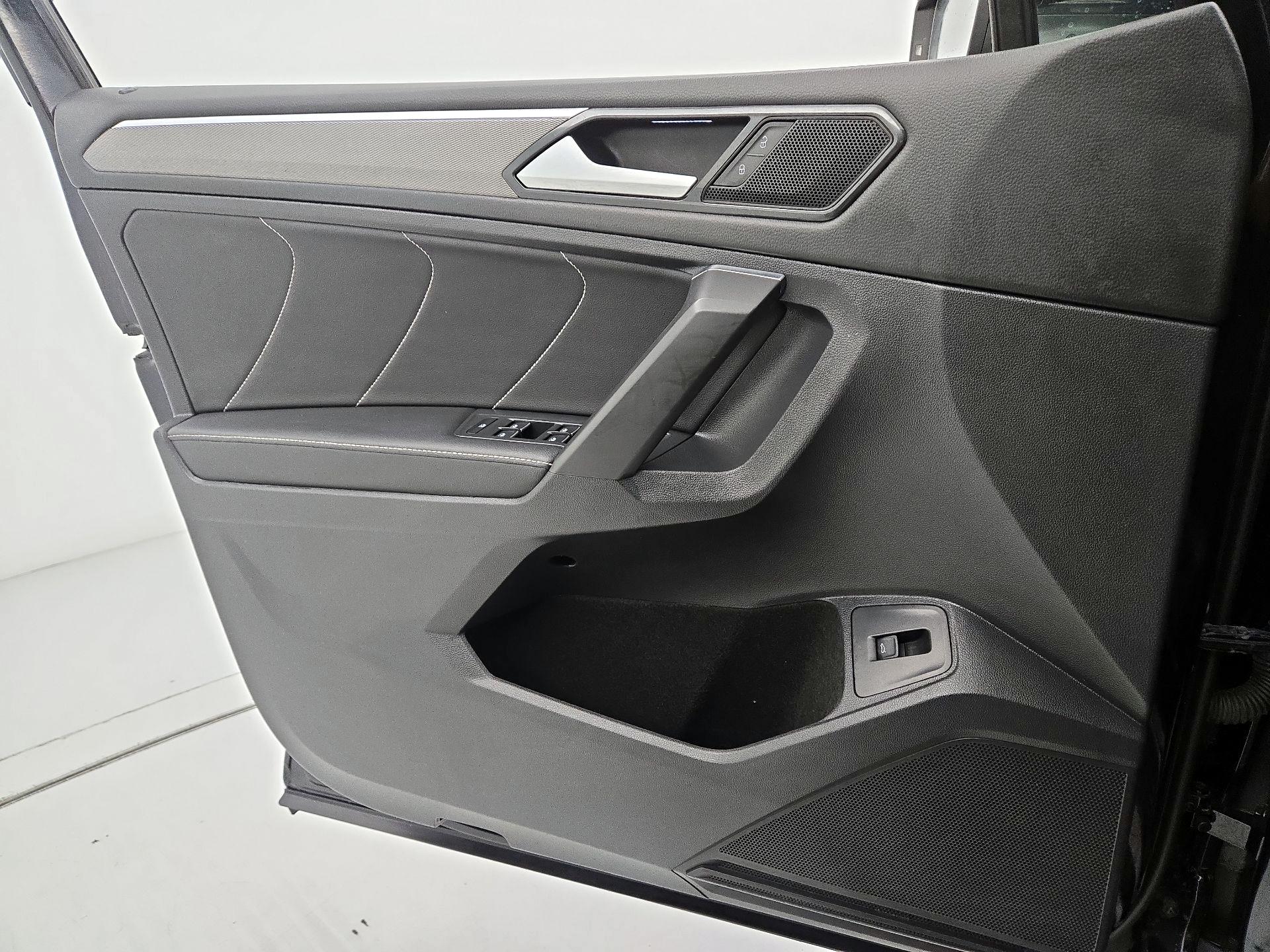 Thumbnail: 2022 Volkswagen Tiguan - 12