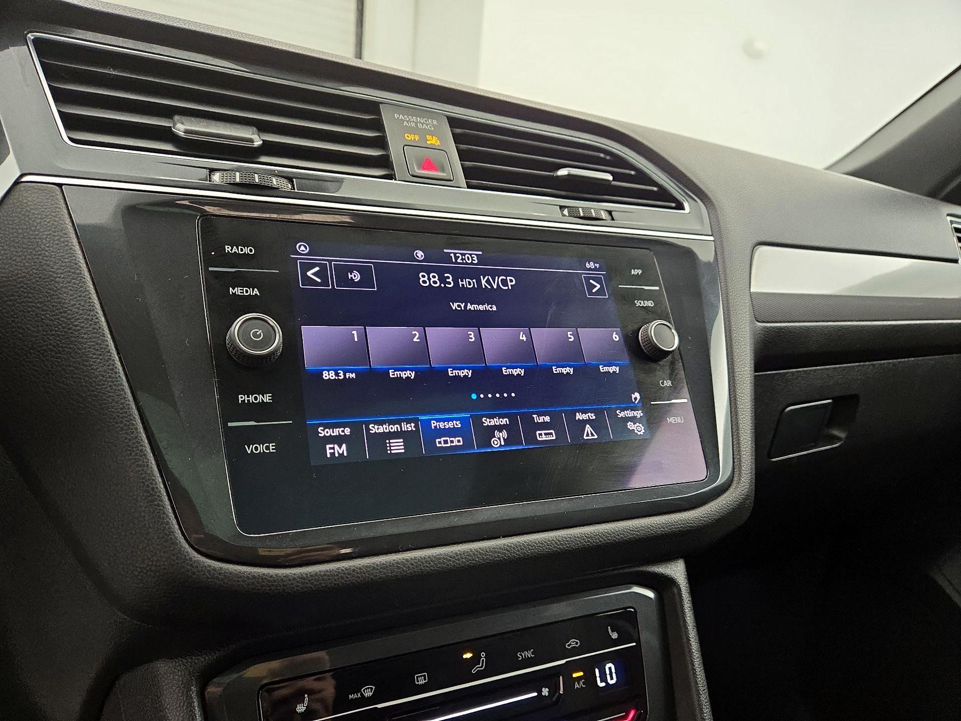 Thumbnail: 2022 Volkswagen Tiguan - 15